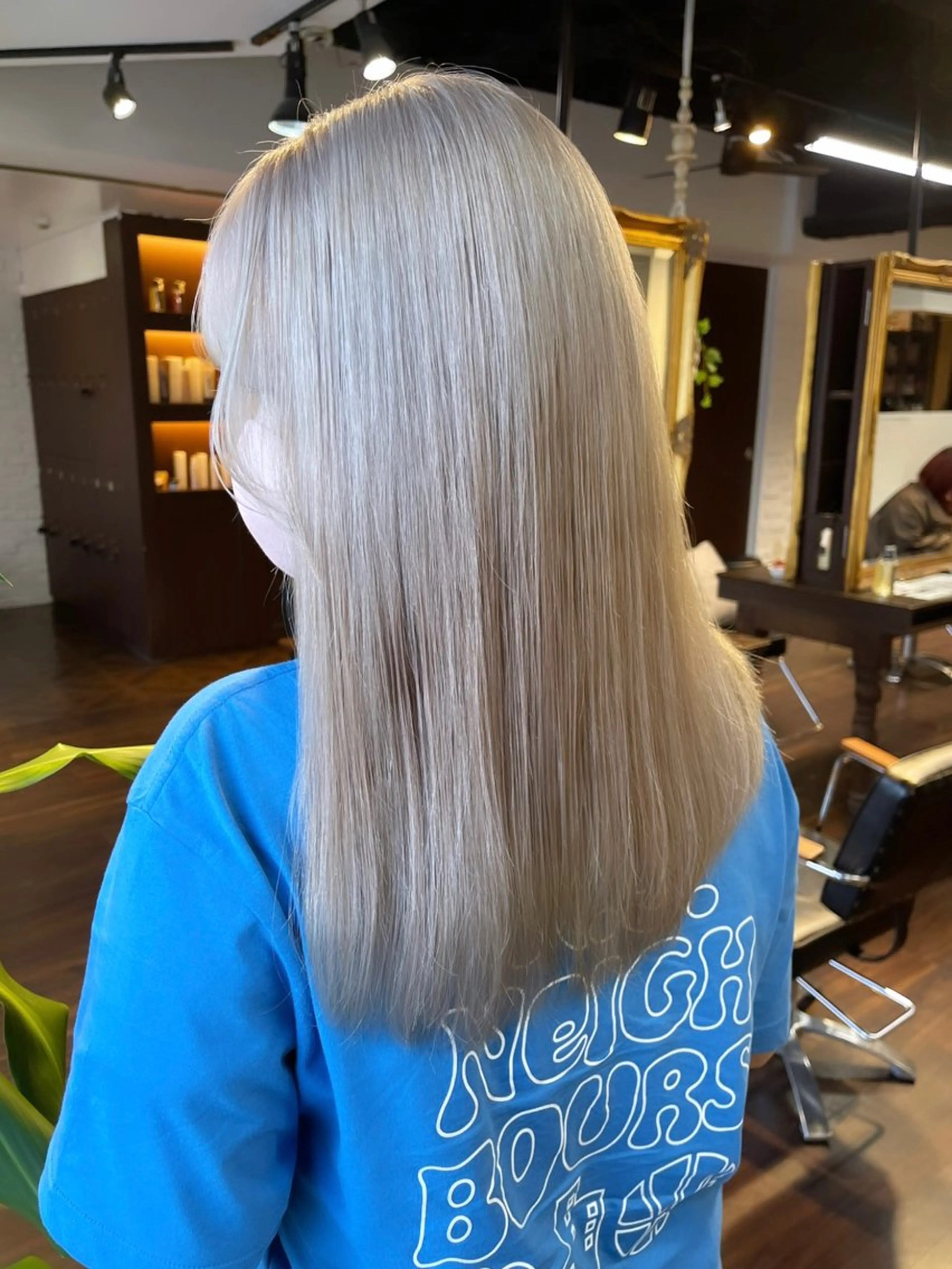 セミロング カラー ヘアアレンジ ブリーチ ケアブリーチ ダブルカラー イヤリングカラー ハイトーンカラー カット ヘアカラー トリートメント 心斎橋ダブルカラー ボブ/レイヤーのヘアスタイル
