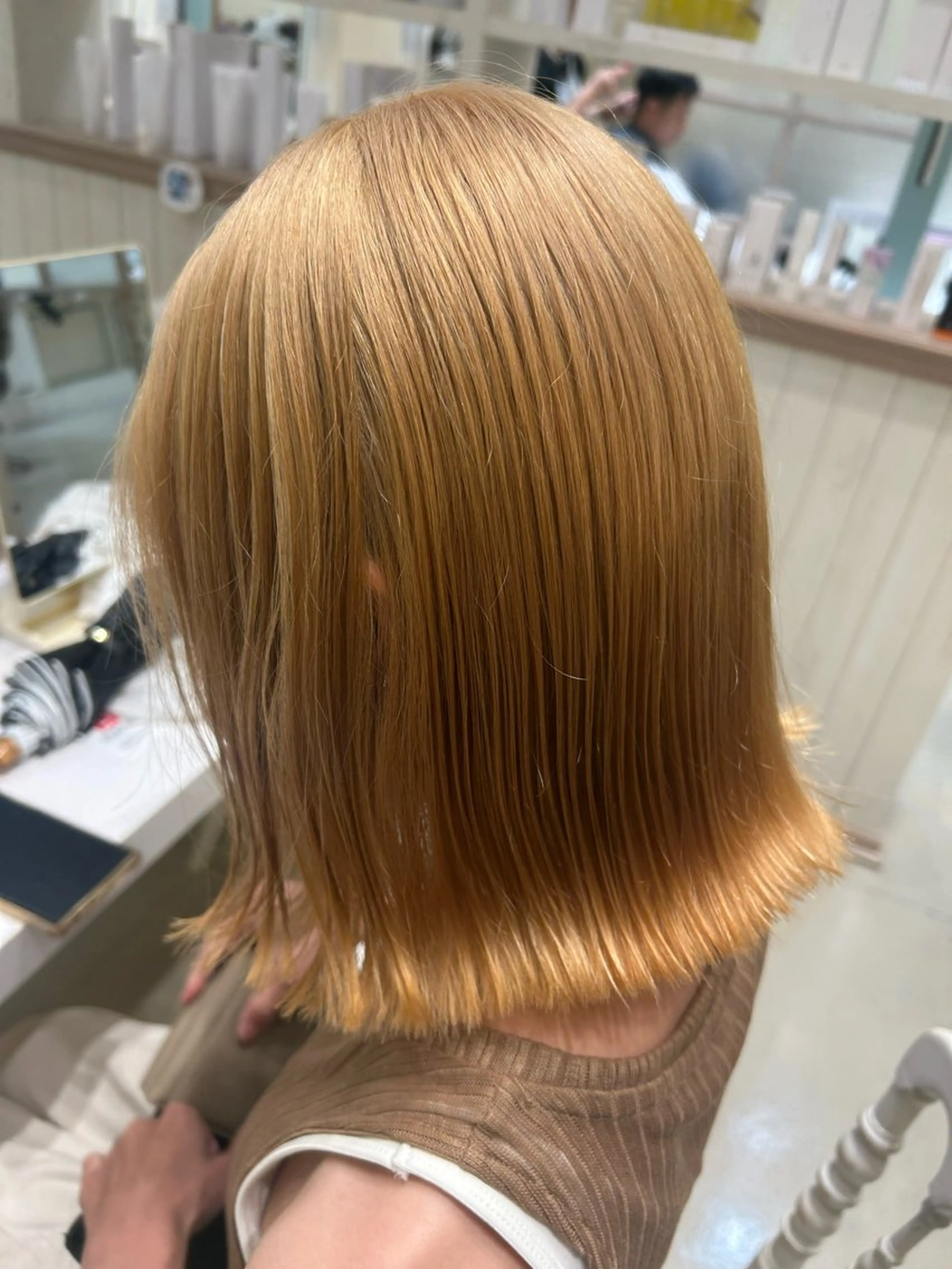 ミディアム カラー ブリーチ 抜きっぱなしブロンド カット ヘアカラー トリートメント 後藤 由希のヘアスタイル