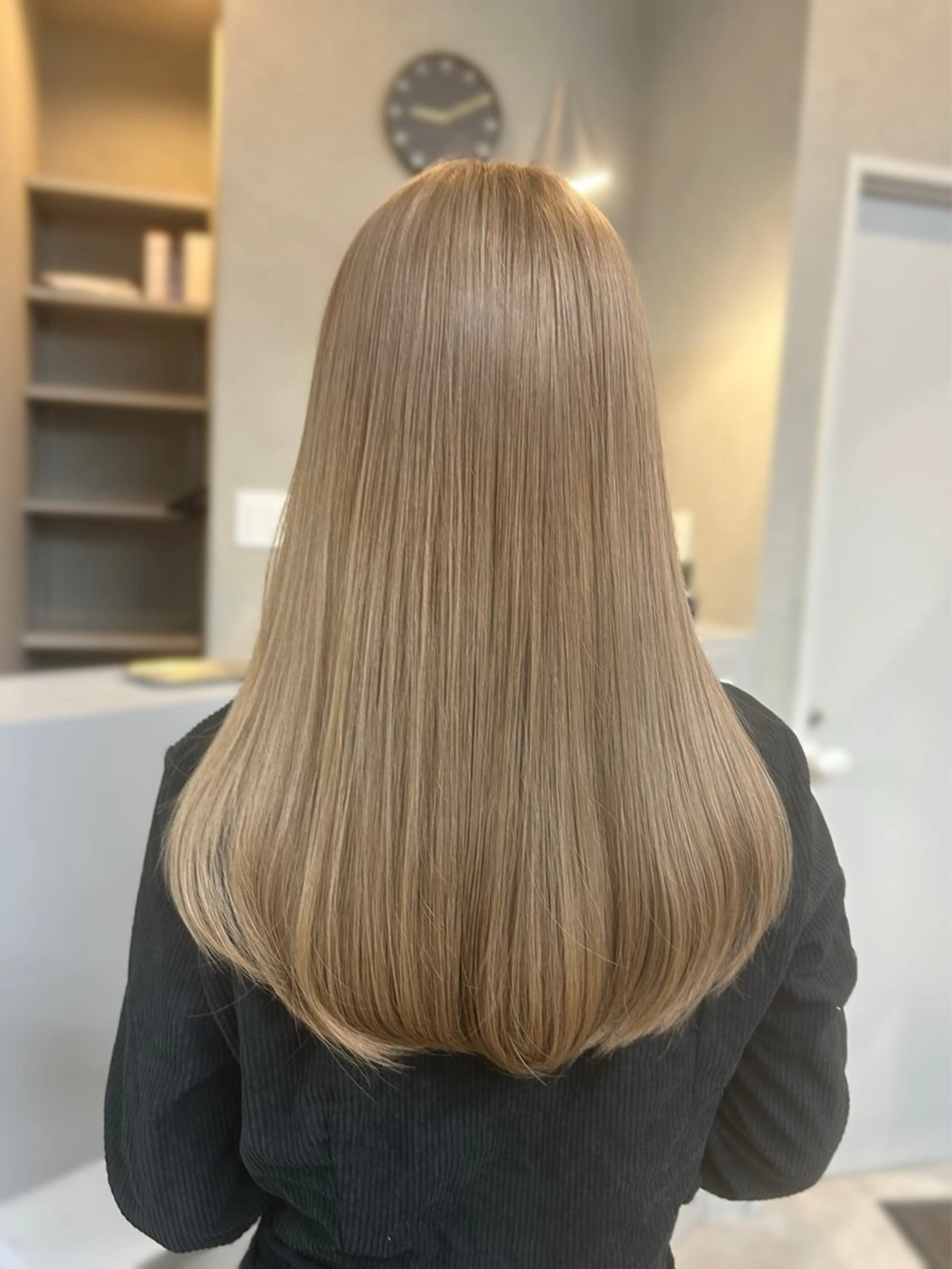 ロング カラー ハイトーンカラー ヘアカラー トリートメント moe🎀 透明感カラーのヘアスタイル