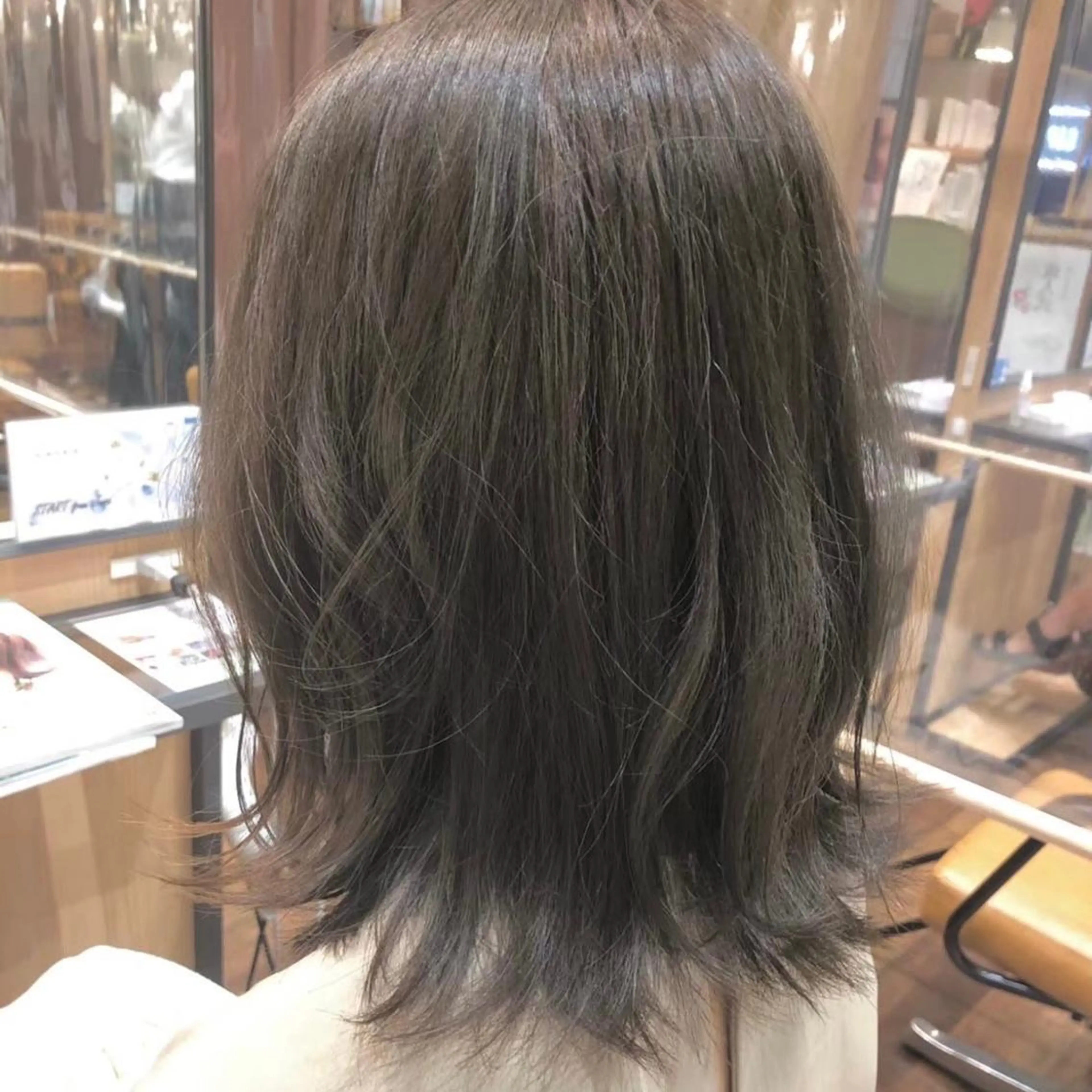ミディアム レイヤーカット 【モデル募集】貝沼 しおんのヘアスタイル