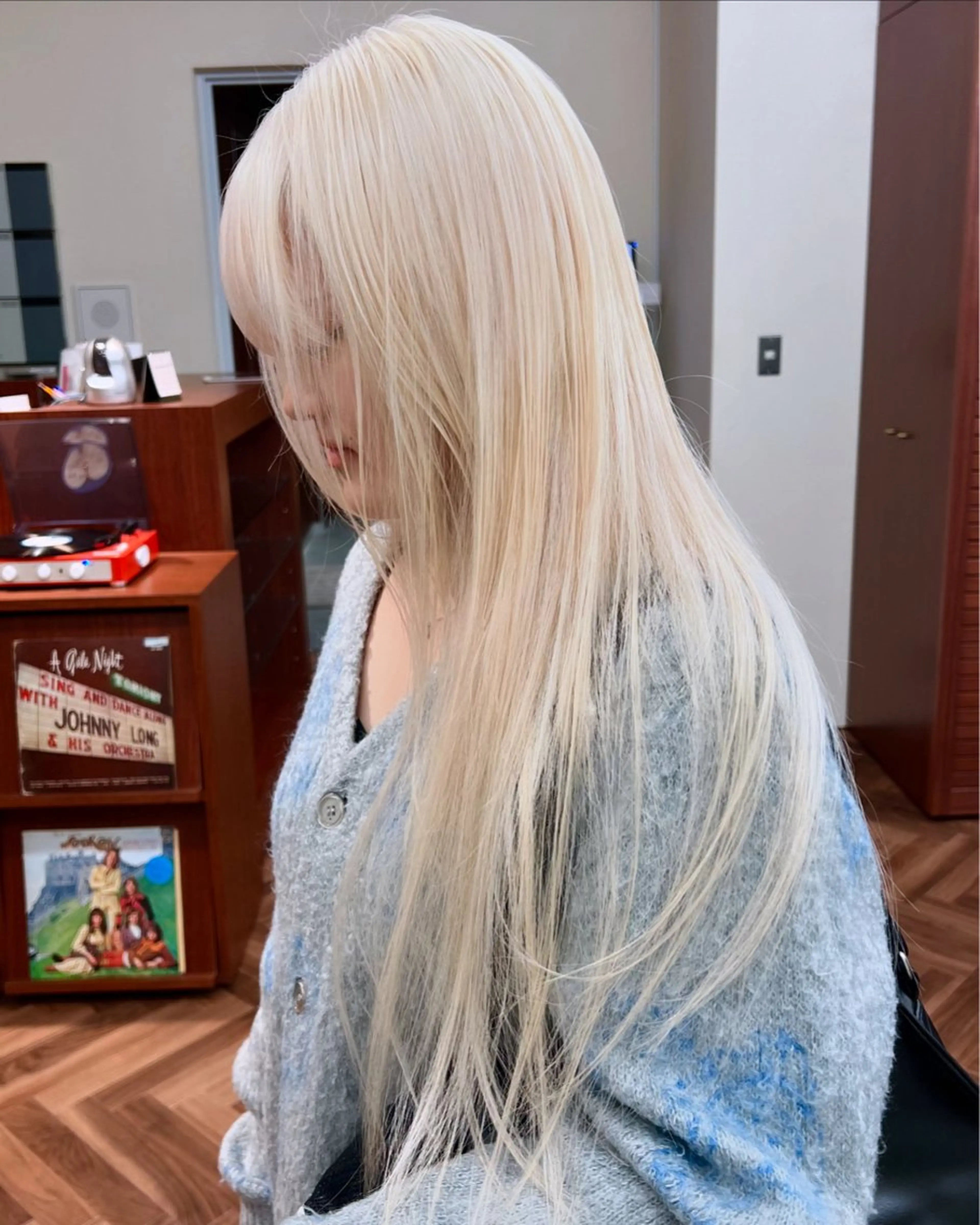 ミディアム カラー ショートボブ ミディアムパーマ ブリーチ ケアブリーチ ダブルカラー ヘアカラー トリートメント ニュアンスレイヤー ハイトーンカラーのヘアスタイル
