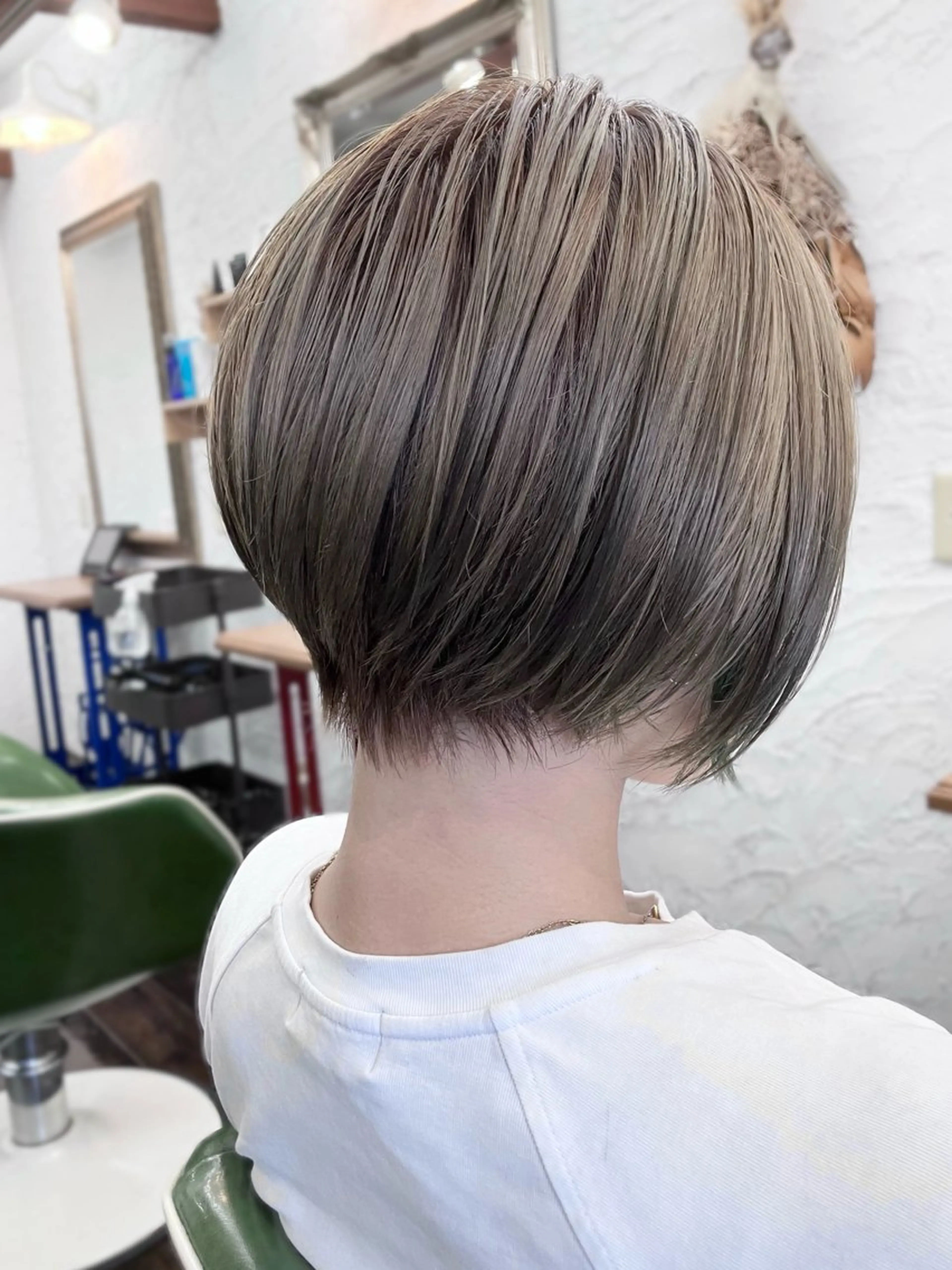 ショート カット ヘアカラー 末吉 慶多のヘアスタイル