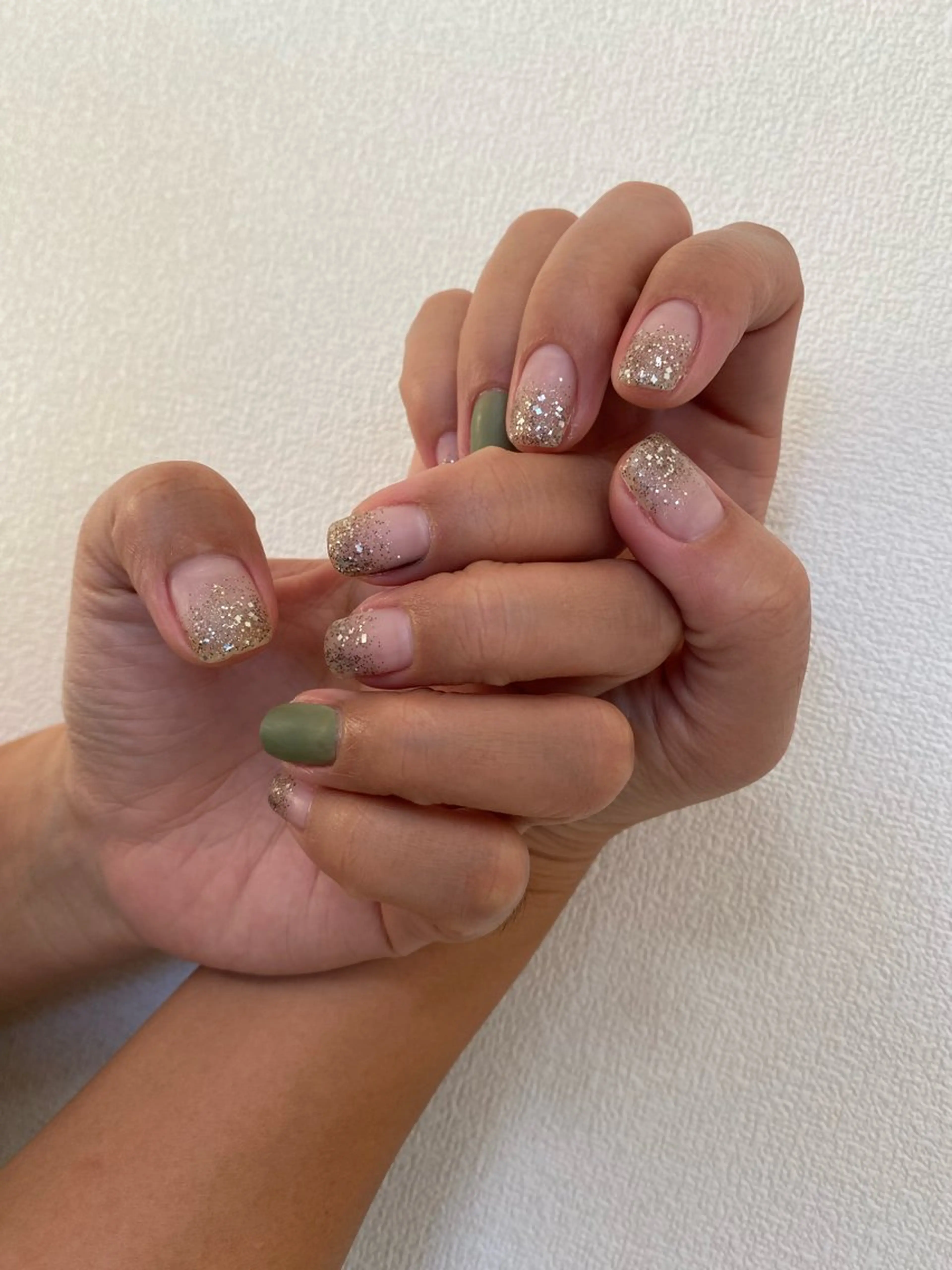 ネイル ラメ(グリッター) ラメグラデーション マットネイル ハンドネイル 自宅サロン FeelFreeのネイルデザイン