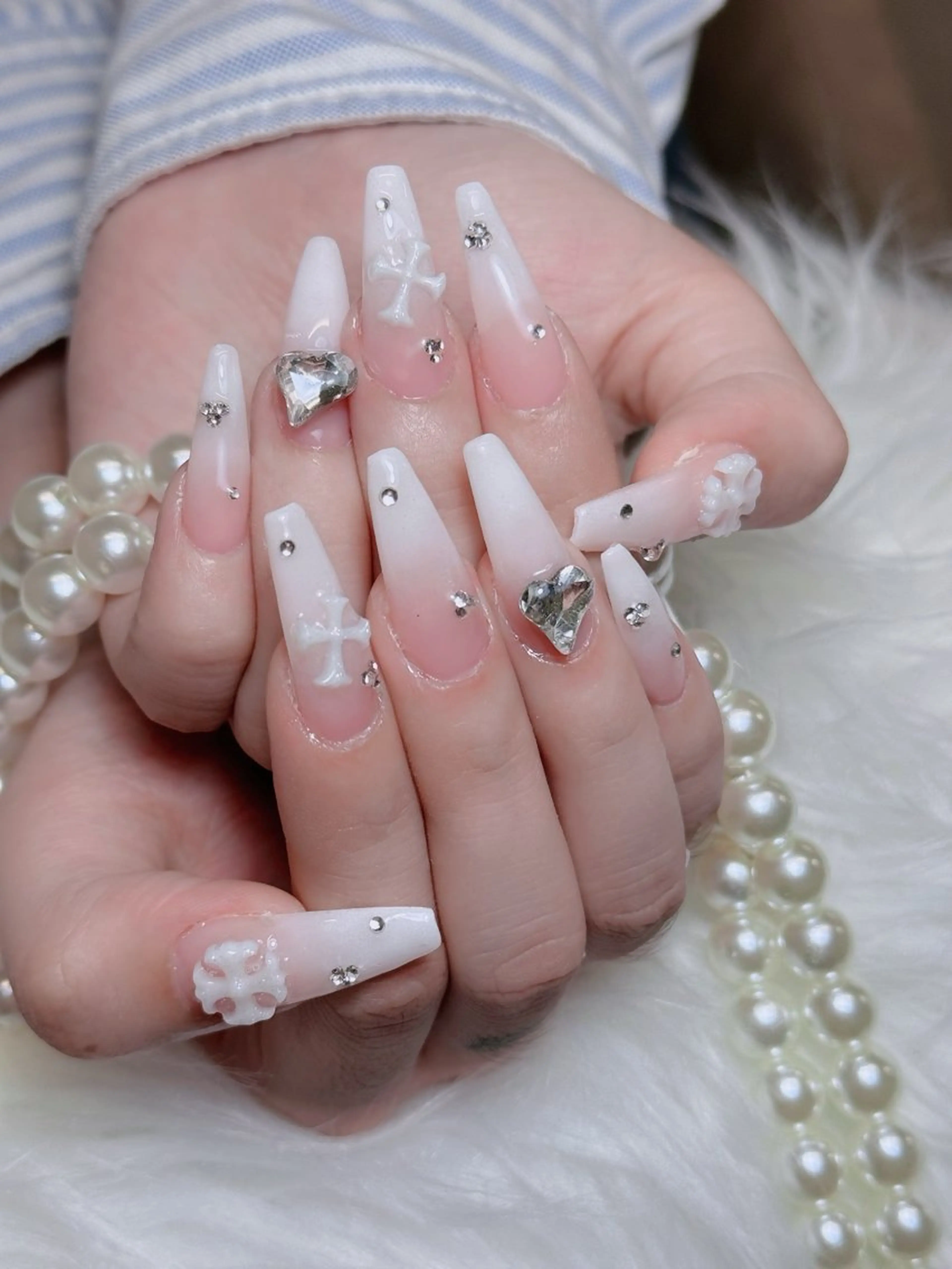 ネイル オーロラネイル チークネイル フットネイル フレンチネイル 韓国ネイル ハンドネイル Lumi Nail 新大久保3‘のネイルデザイン