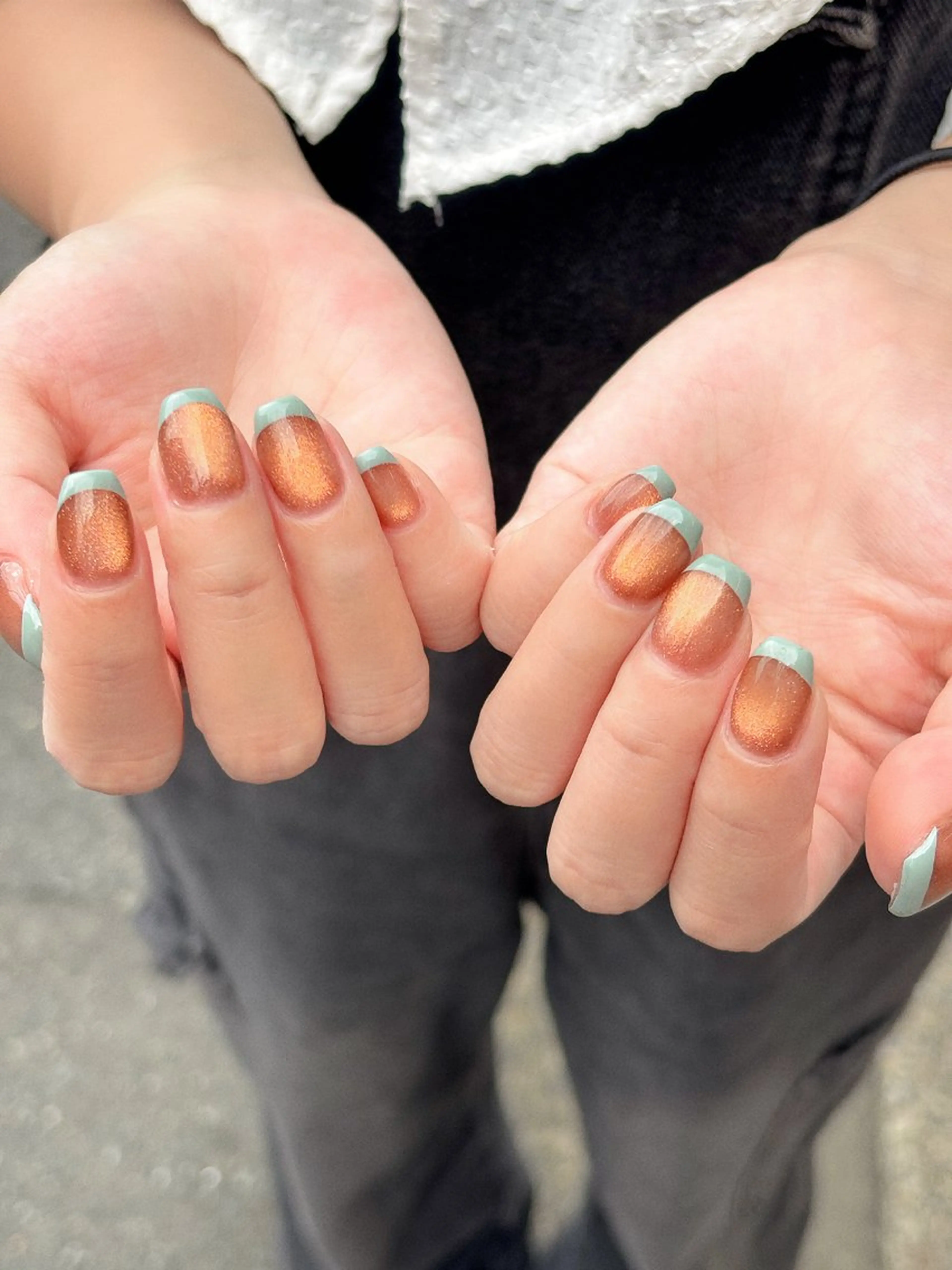 ネイル フレンチネイル ハロウィン マグネットネイル マグネットフレンチ オレンジ ハンドネイル ハンドケア 🎀NAIL🎀 AI🪄︎︎◝✩のネイルデザイン