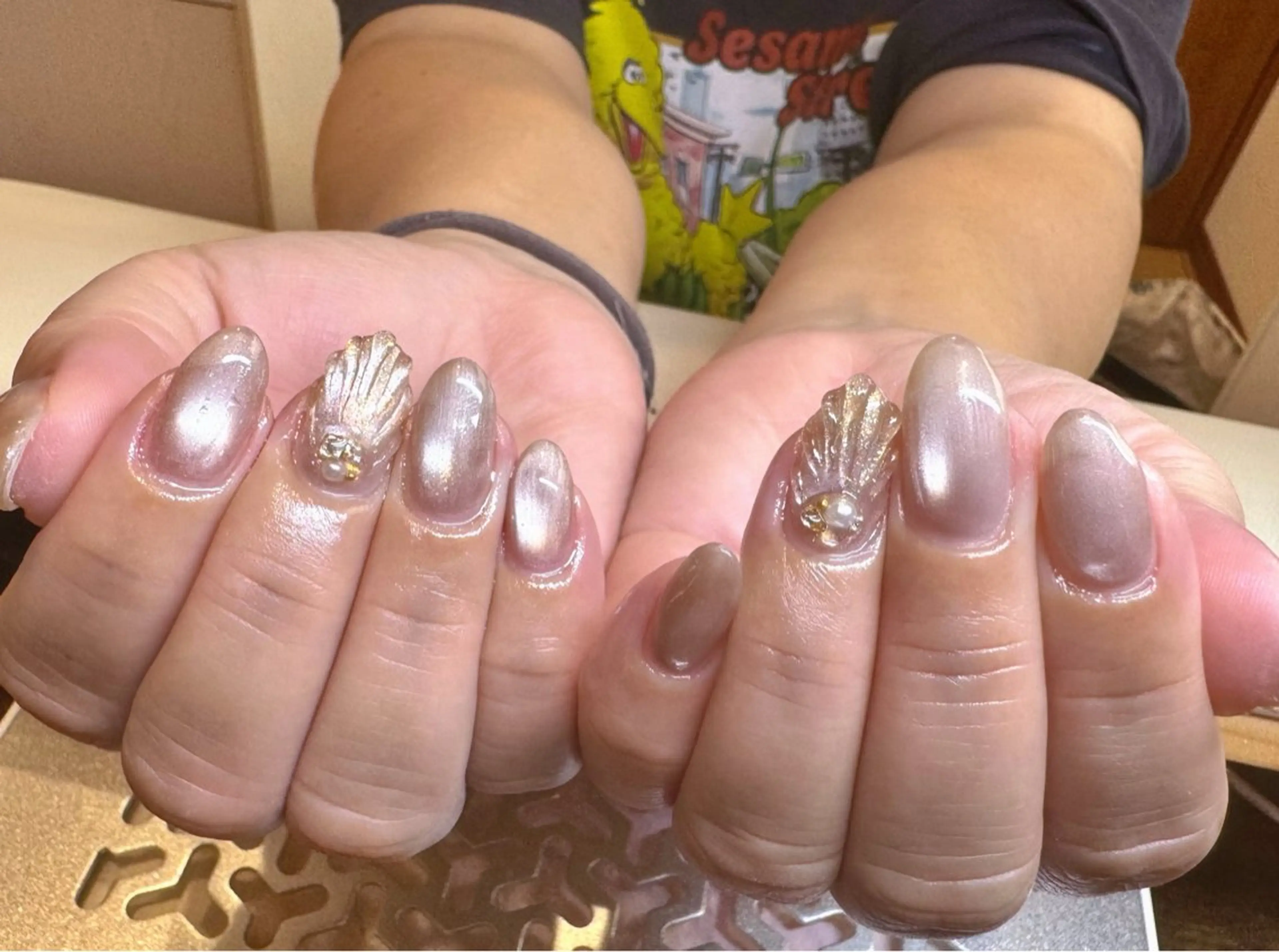 ネイル べっ甲ネイル ボルドー ブラウン マグネットネイル ニュアンスネイル ハンドネイル RinRin　nail所属・孔 ジンシェンのネイルデザイン