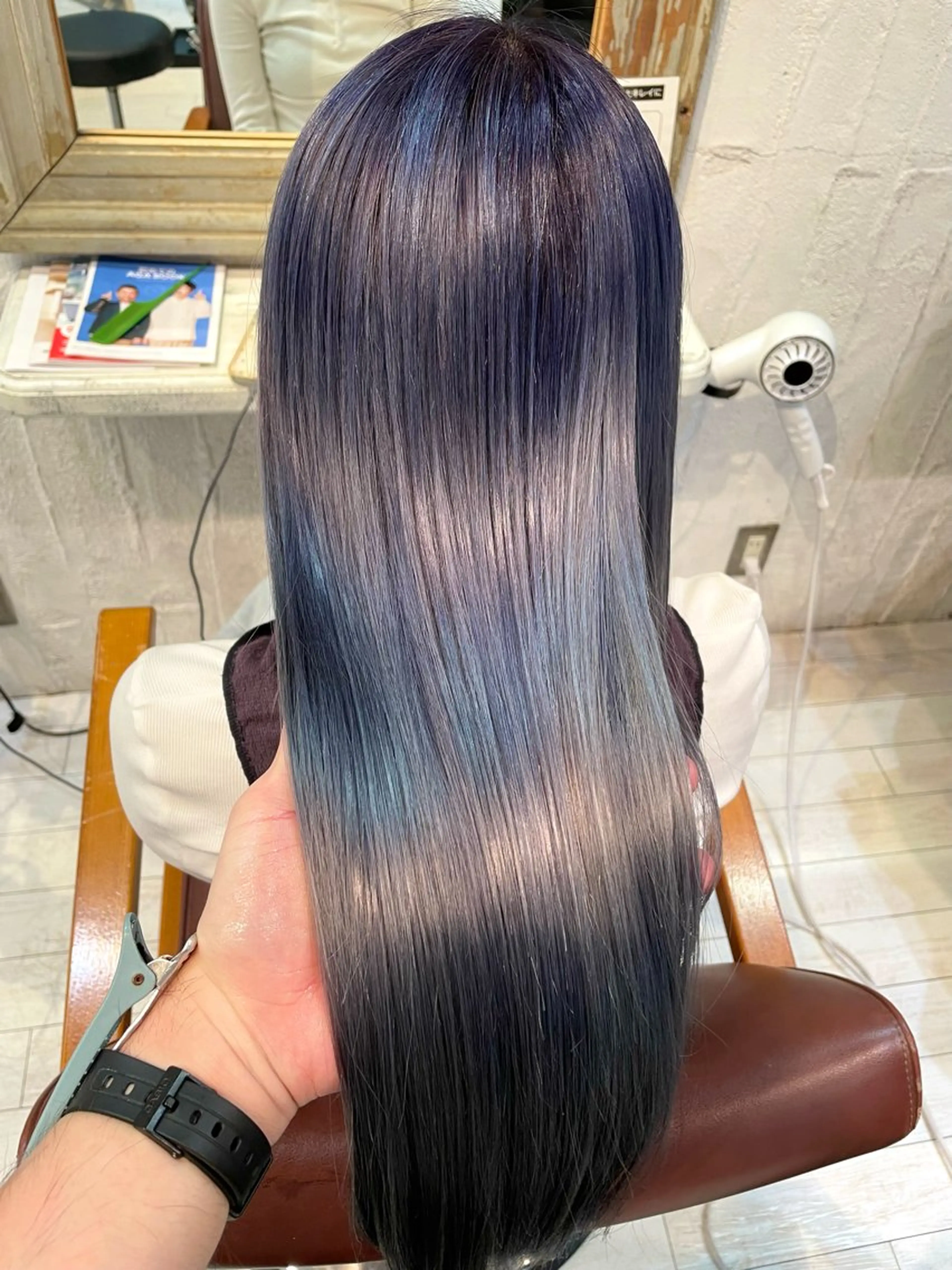ロング カラー ブリーチ ブルーカラー ハイトーンカラー シルバー カット ヘアカラー liko by maris宮武湧斗のヘアスタイル