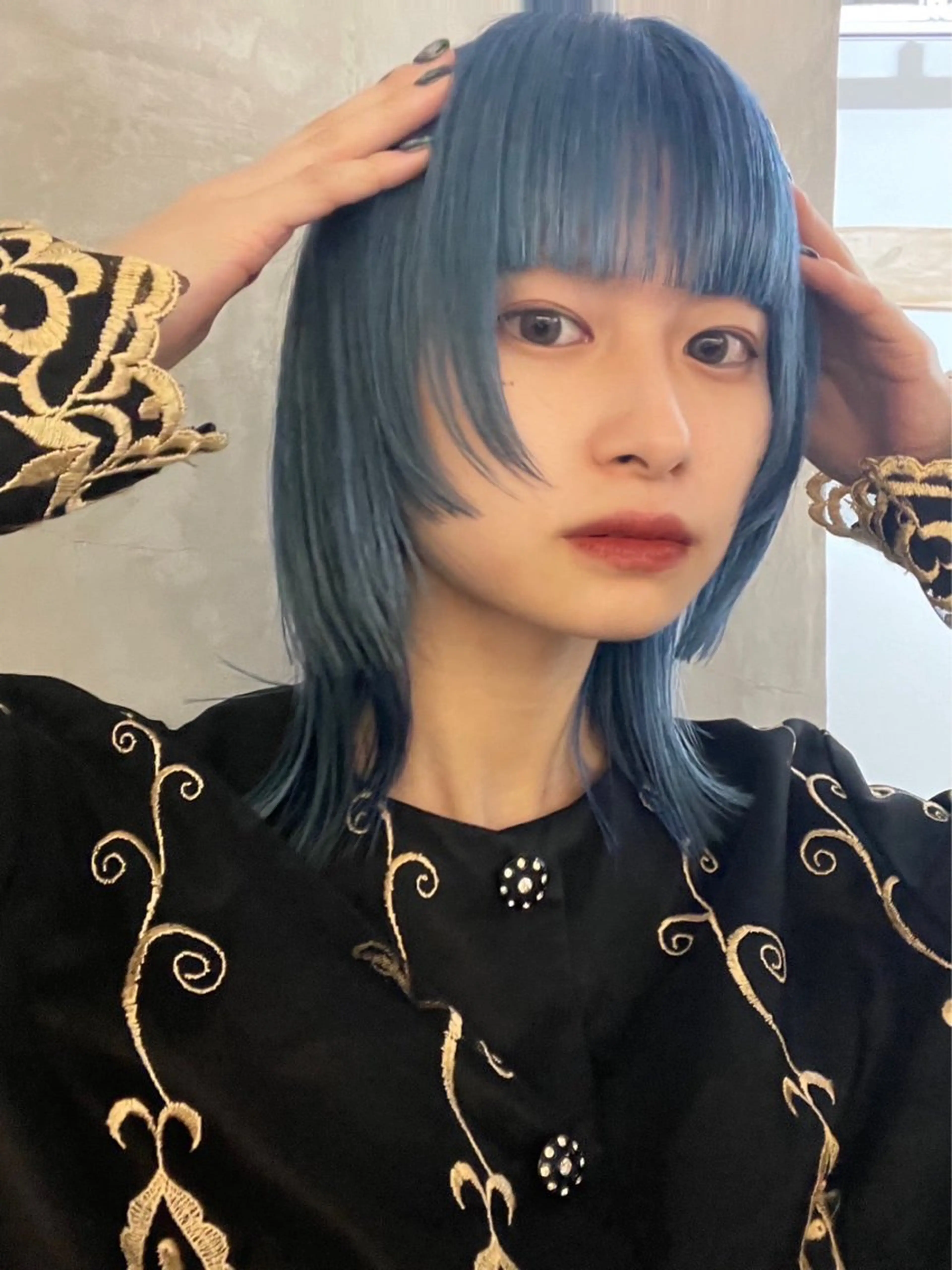 ミディアム カラー ブリーチ ブルーカラー ケアブリーチ ダブルカラー デザインカット 金井京介/パーマ /レイヤー/ボブのヘアスタイル