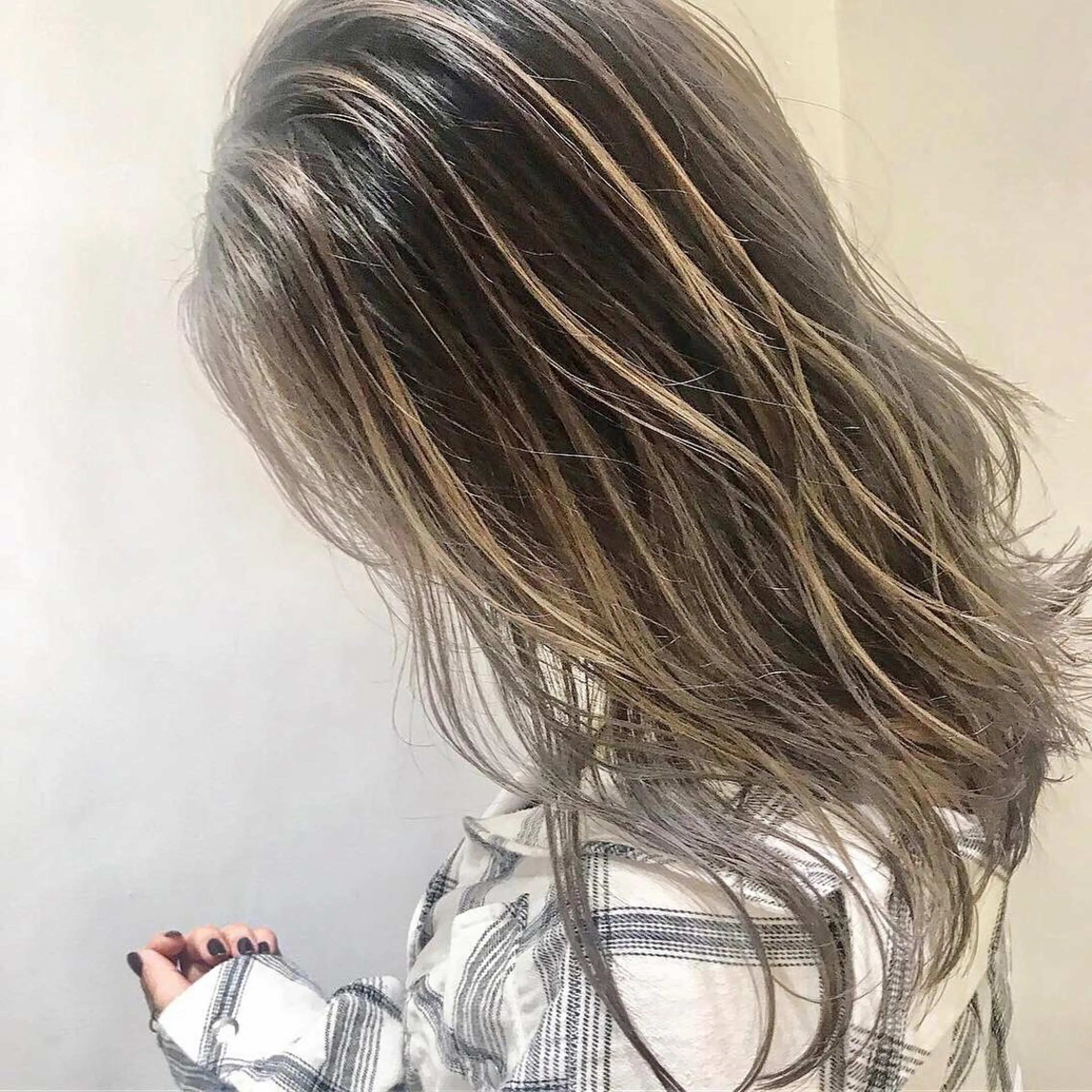 ロング カラー レイヤー/ベージュ カラー/ハシモトのヘアスタイル