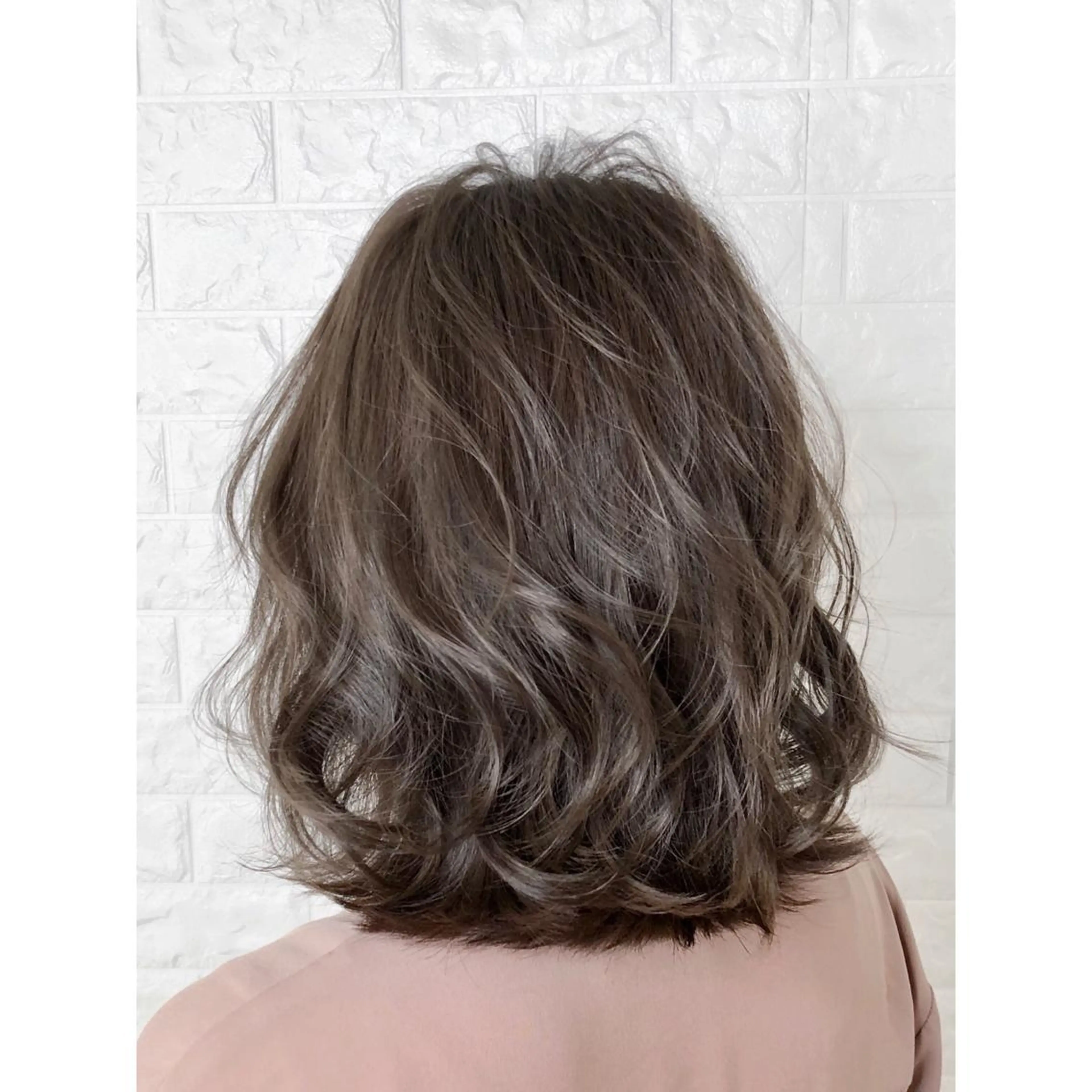 ミディアム カラー 透明感カラー グレージュ KIZU 髪質改善 オカルト怪談のヘアスタイル