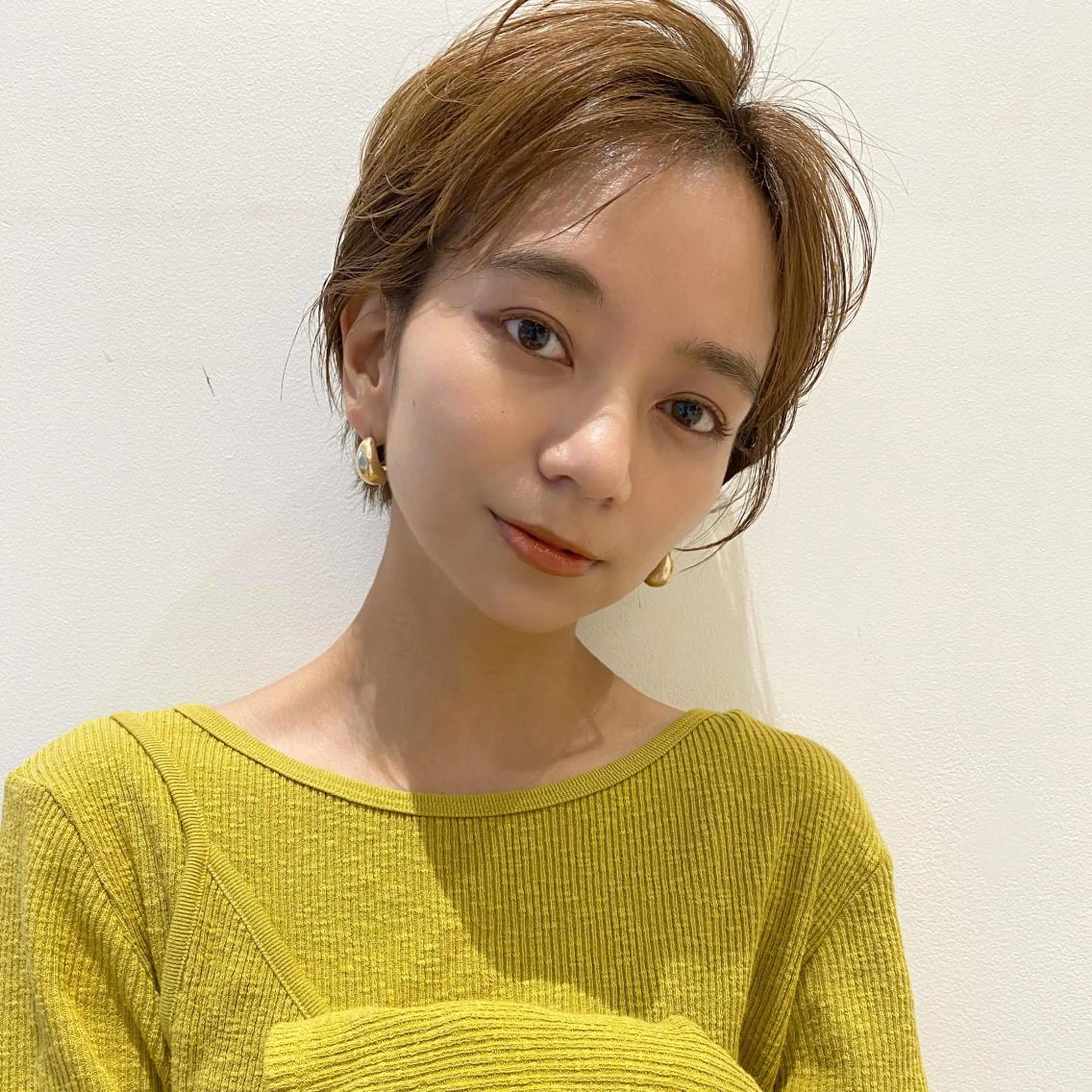 プレイングカラー🤍 細めハイライトのヘアスタイル
