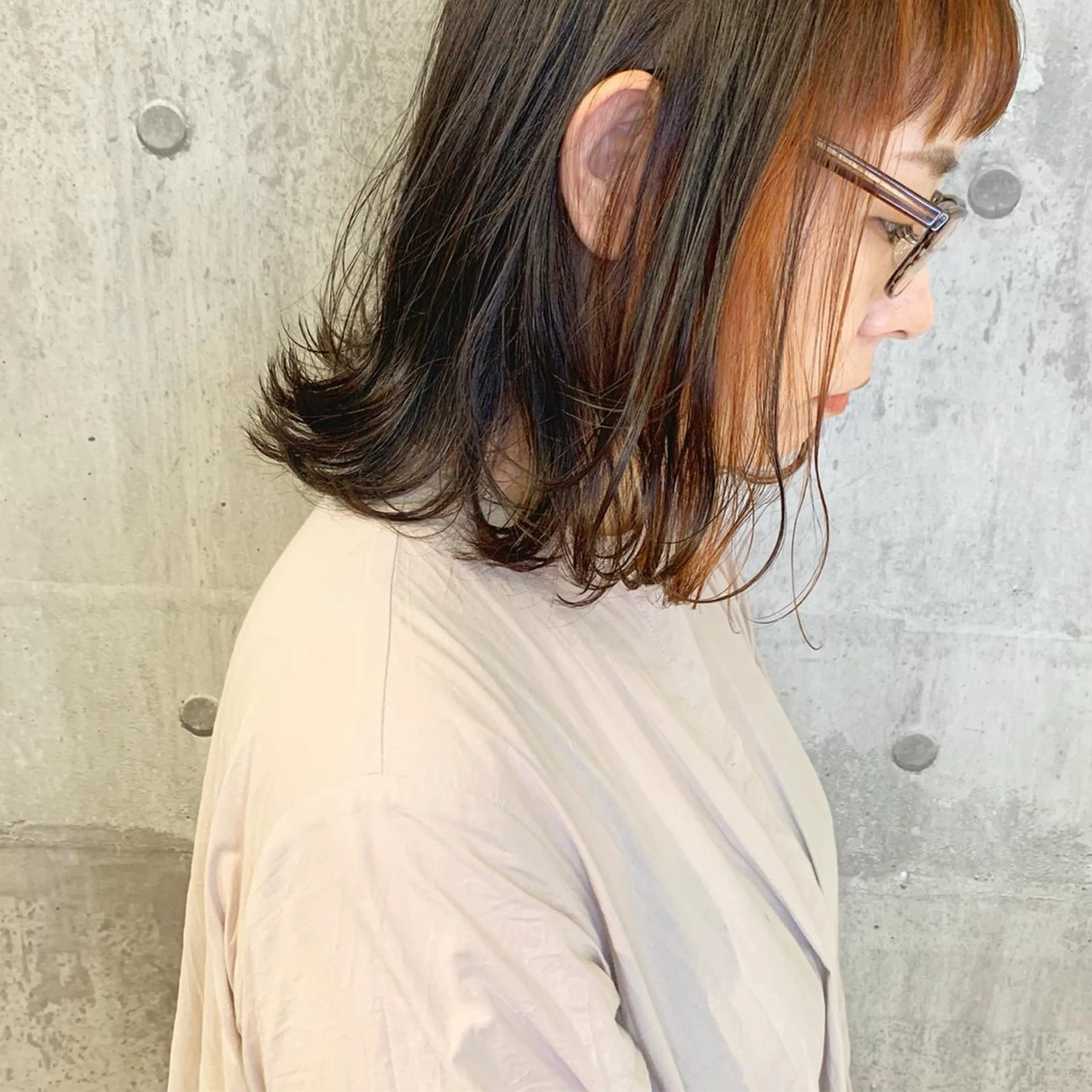 ミディアム カラー オレンジ 顔周りカット ﾊｲﾄｰﾝ/ｼｮｰﾄ 村上淳乃🐥のヘアスタイル