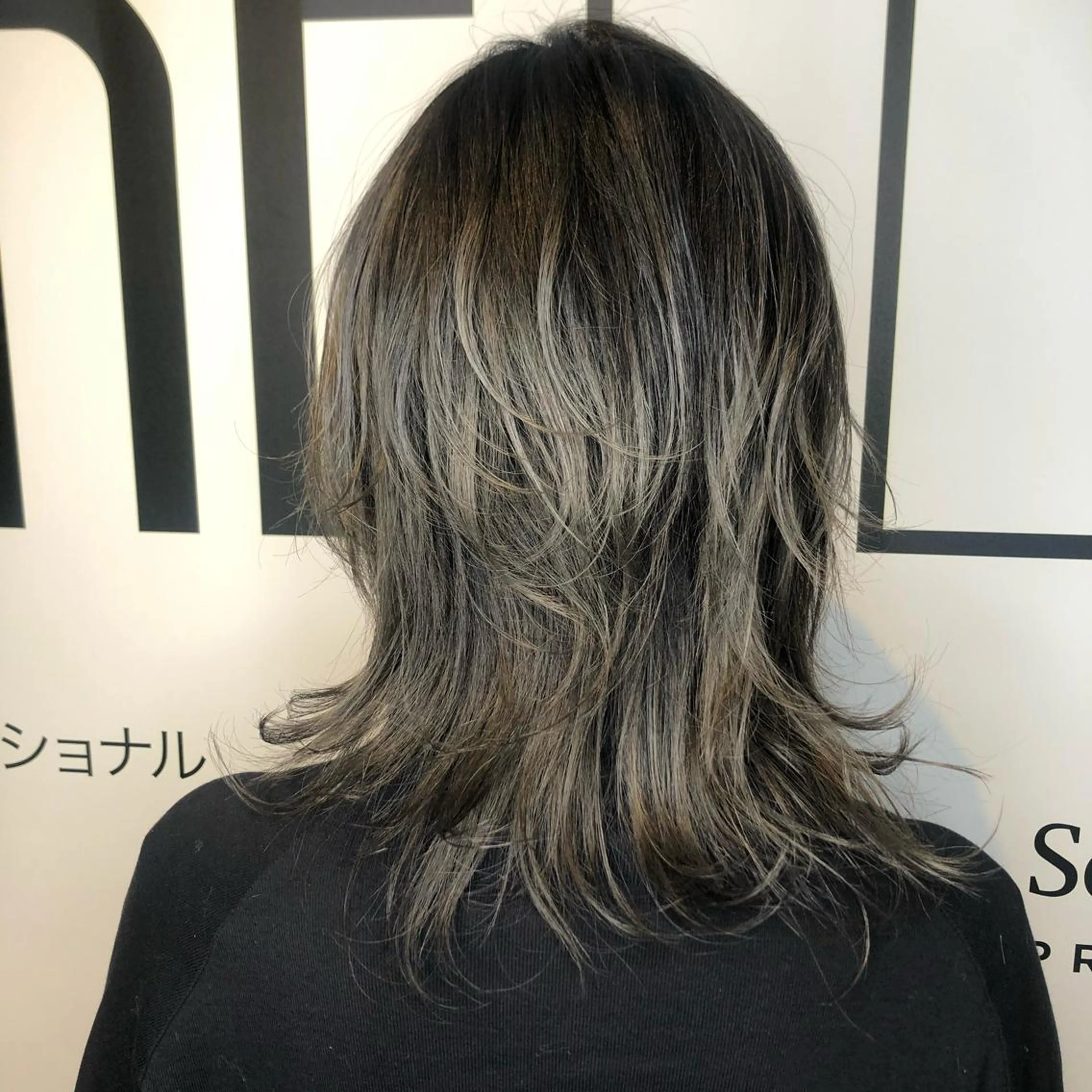 ミディアム レイヤーカット ヘアカラー 宮下 愛璃紗のヘアスタイル