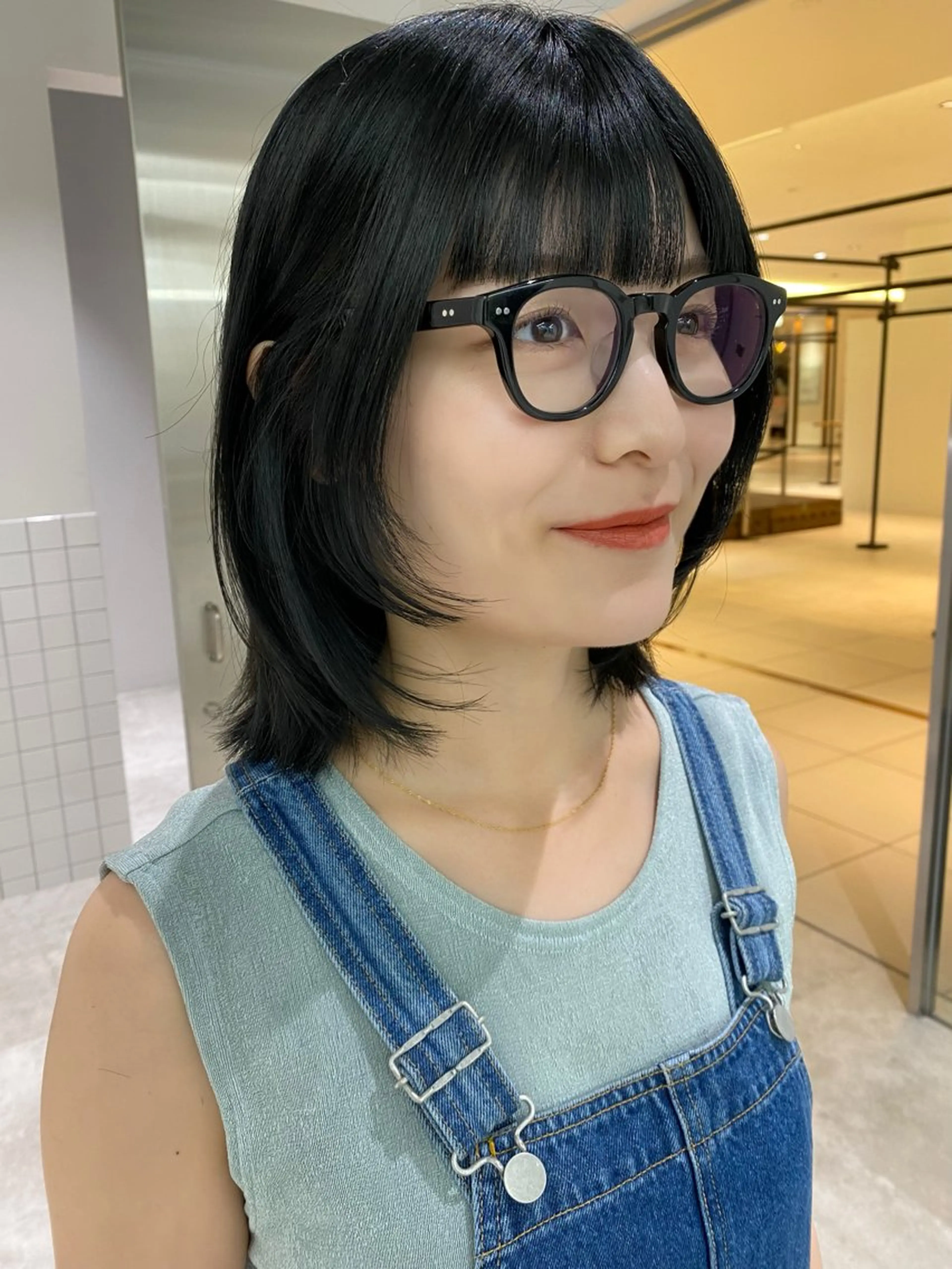 ミディアム カラー 顔まわりレイヤー レイヤーカット カット ヘアカラー トリートメント 似合わせカット レイヤーボブウルフのヘアスタイル