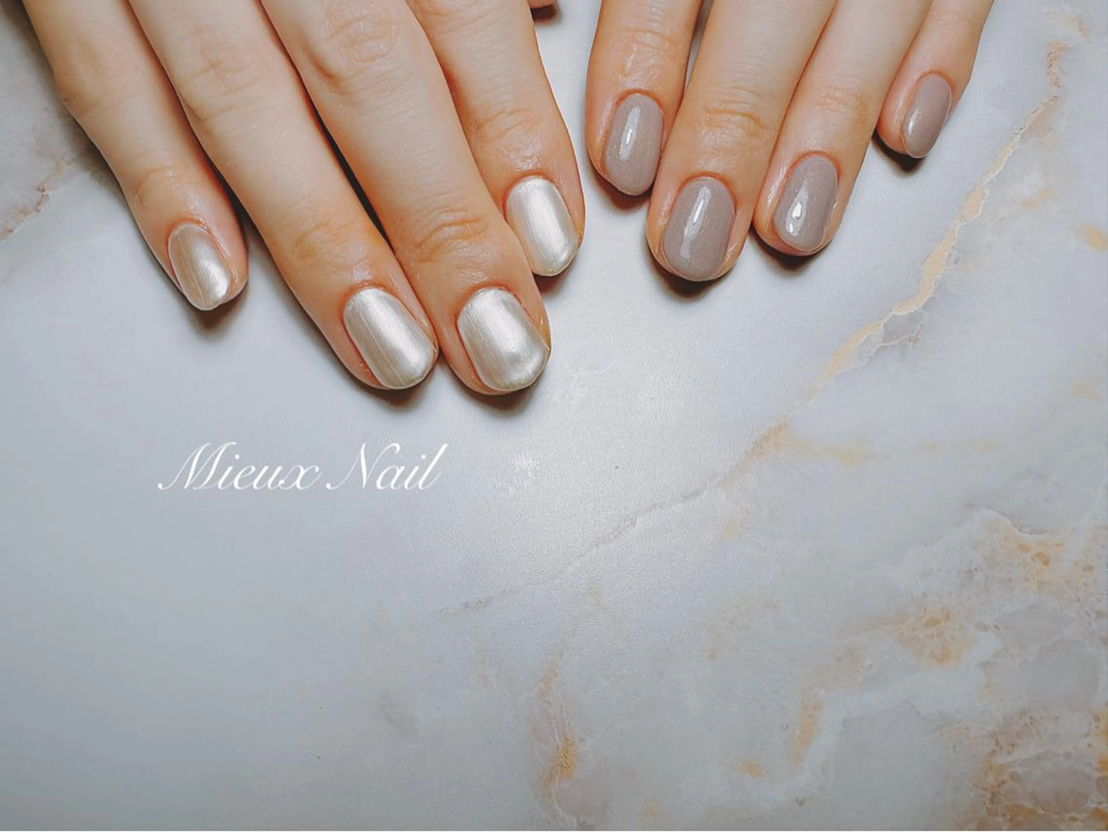 ネイル ブルー ワンカラーネイル ホワイト 冬ネイル ハンドネイル 市川 麻衣子のネイルデザイン