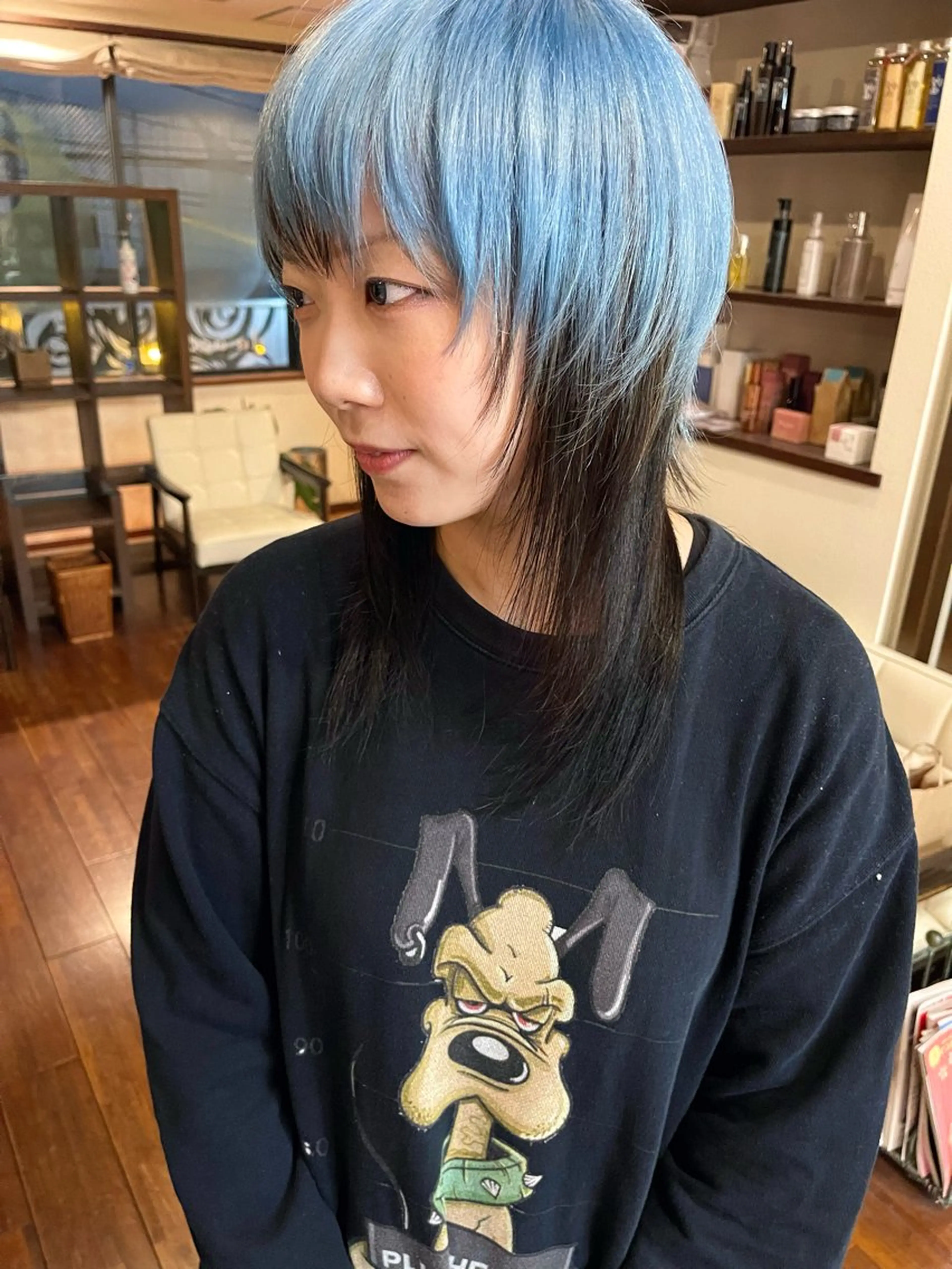 ショート カラー ブルーカラー カット ヘアカラー トリートメント 髪質改善ｶﾗｰ ｹｱﾌﾞﾘｰﾁ/ﾀﾑのヘアスタイル