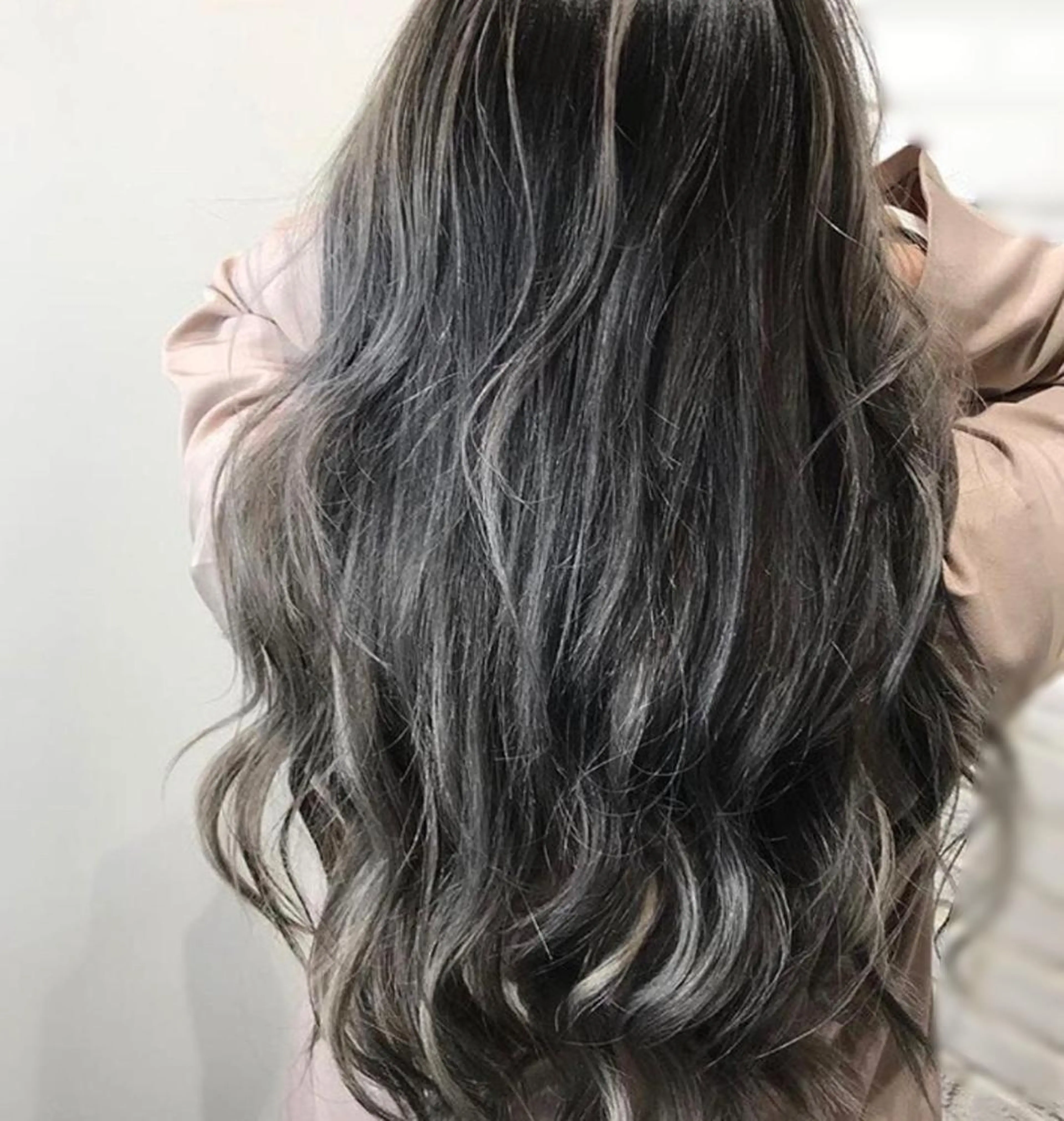 セミロング ハイライト カット ヘアカラー トリートメント トップスタイリスト 江口 稜亮のヘアスタイル