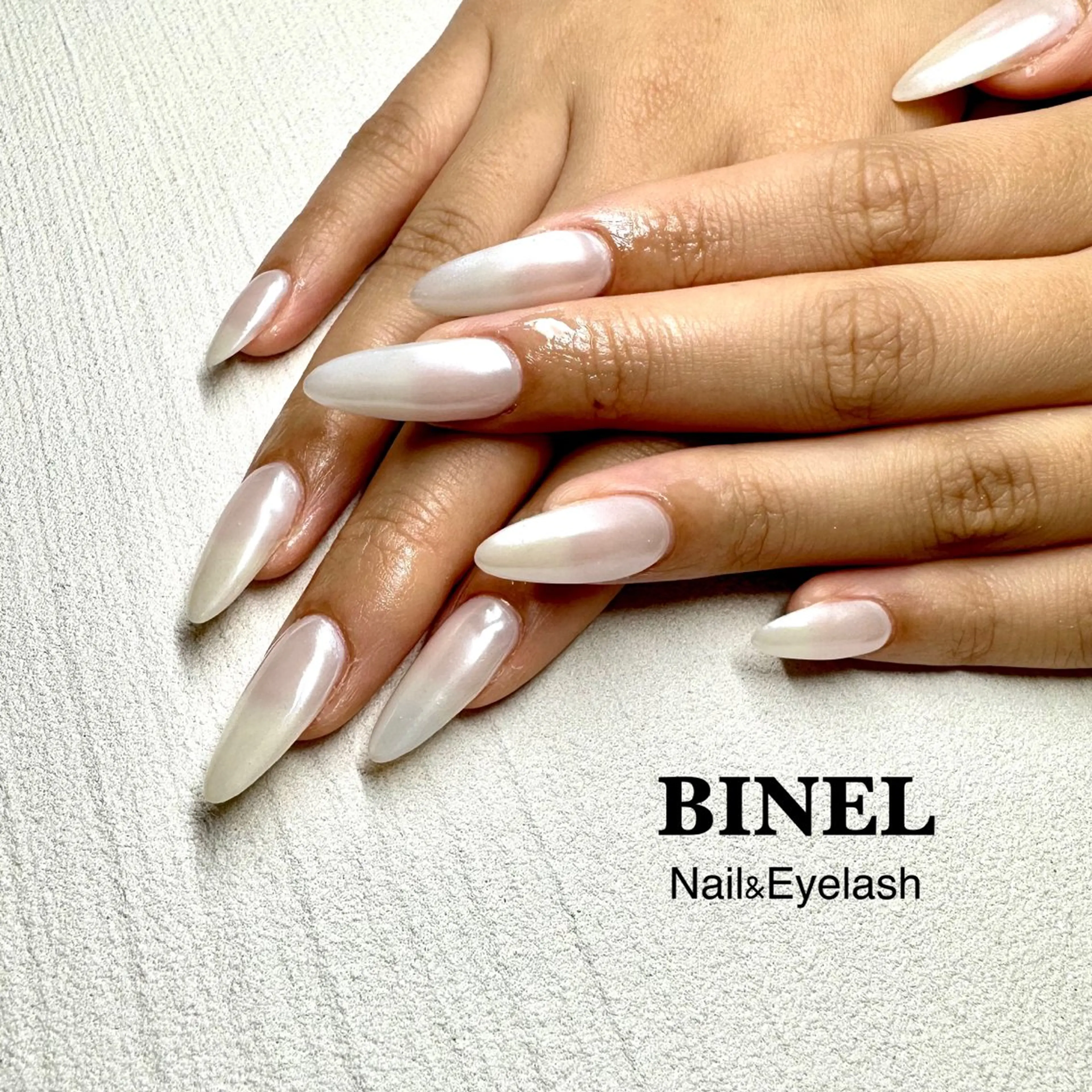 ネイル シンプルネイル ホワイト ハンドネイル BINEL REINAのネイルデザイン