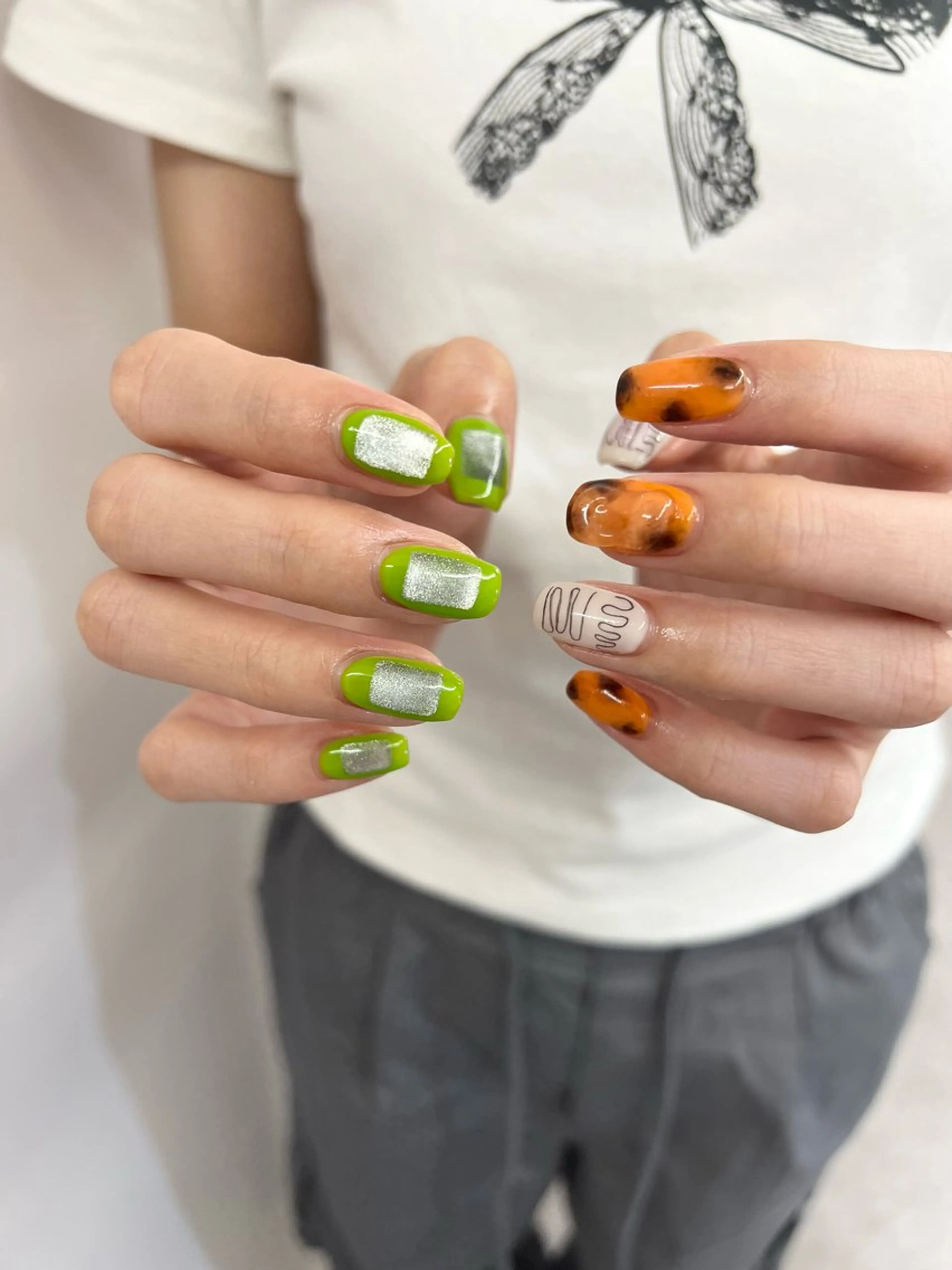 ネイル ジェルネイル グリーン マグネットネイル ニュアンスネイル オレンジ ハンドネイル ハンドケア Bana_ Nailのネイルデザイン