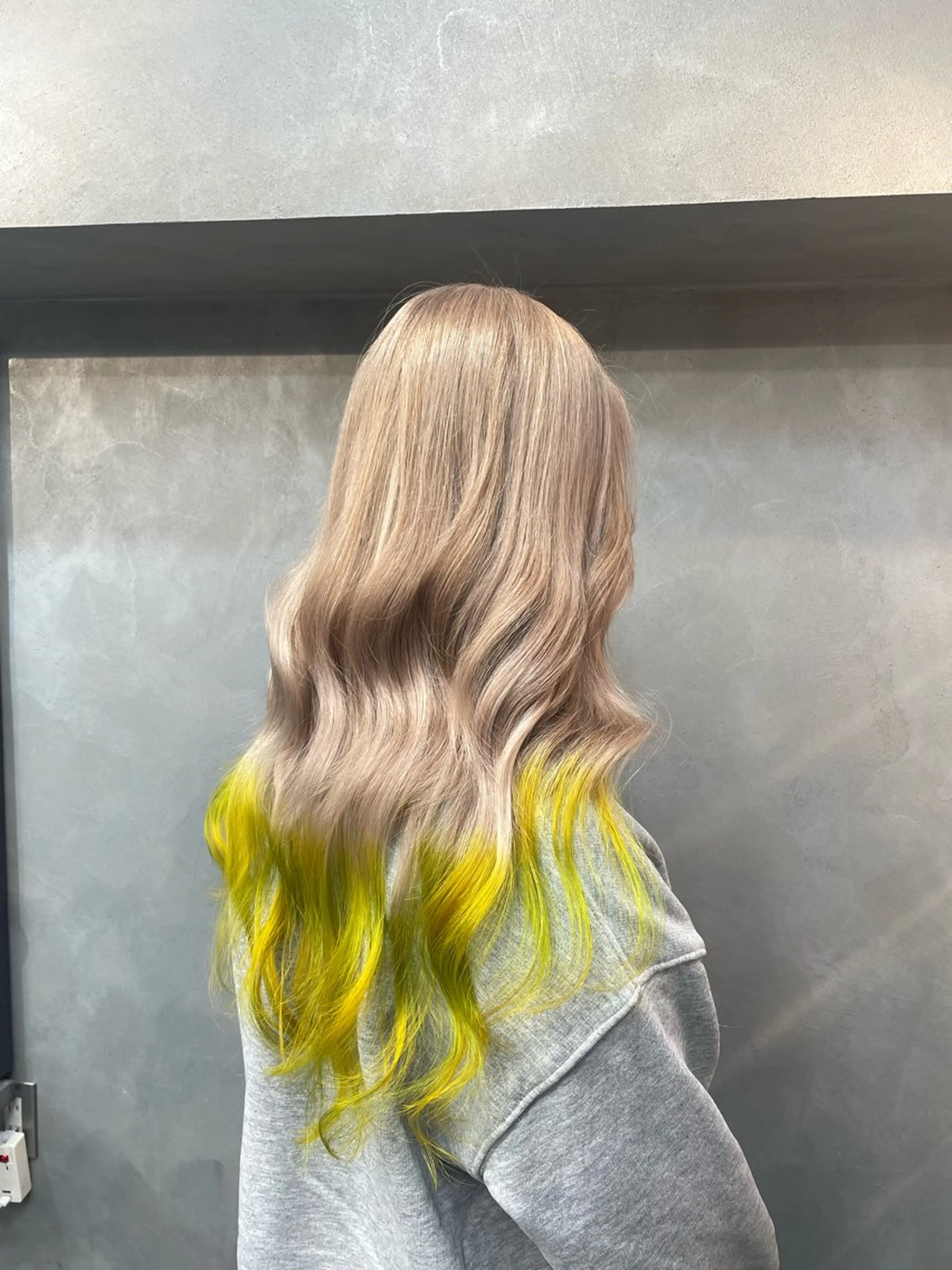 ロング カラー グラデーションカラー エクステ エクステ TNB TOKYO所属・Insta 指名 No.1KURUMIのヘアスタイル