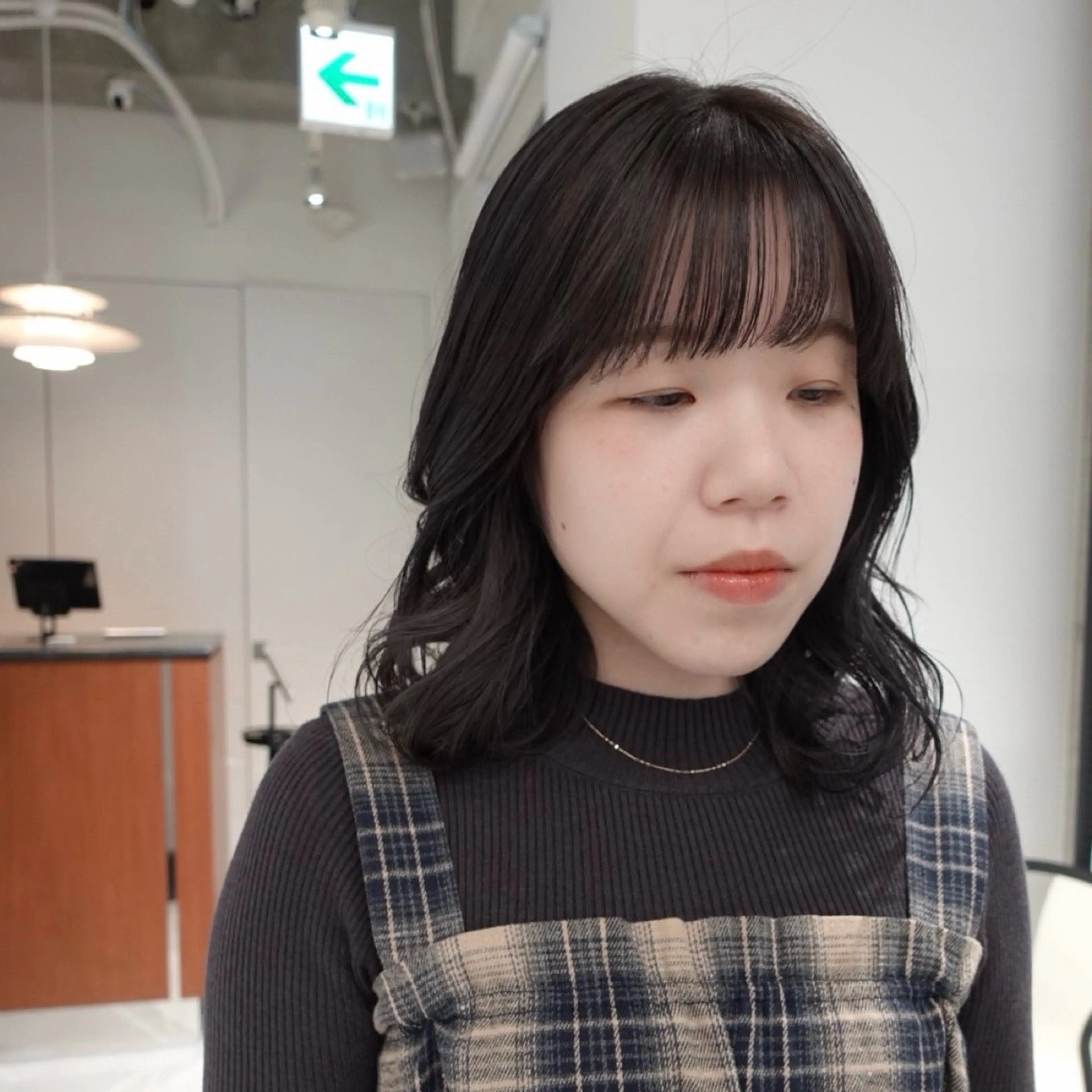ミディアム カラー ヘアアレンジ 透明感カラー ネイビーカラー カット ヘアカラー トリートメント 🌐サトウ リョウ🌐のヘアスタイル