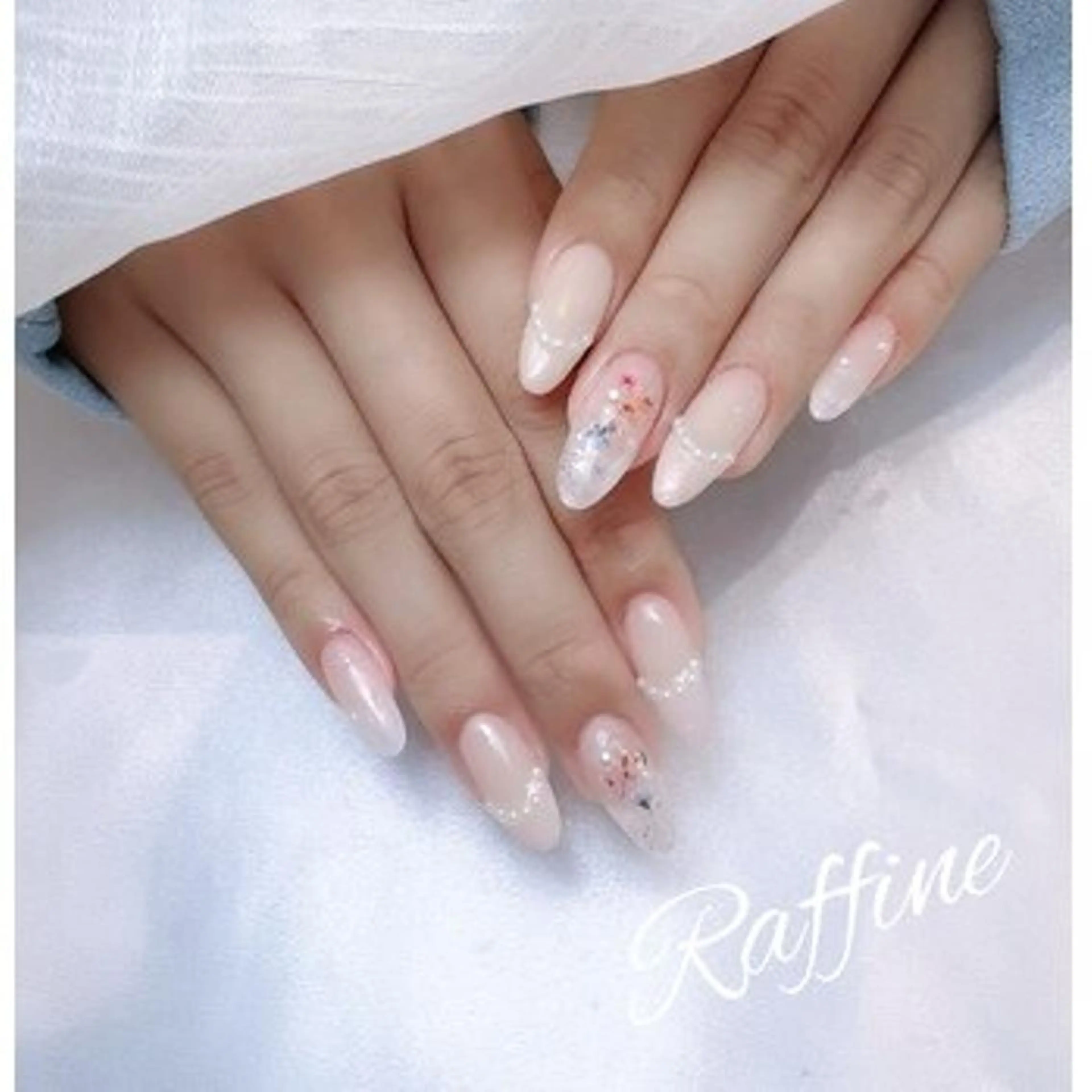 ネイル ハンドネイル RAFFINE 月🦋🩵のネイルデザイン