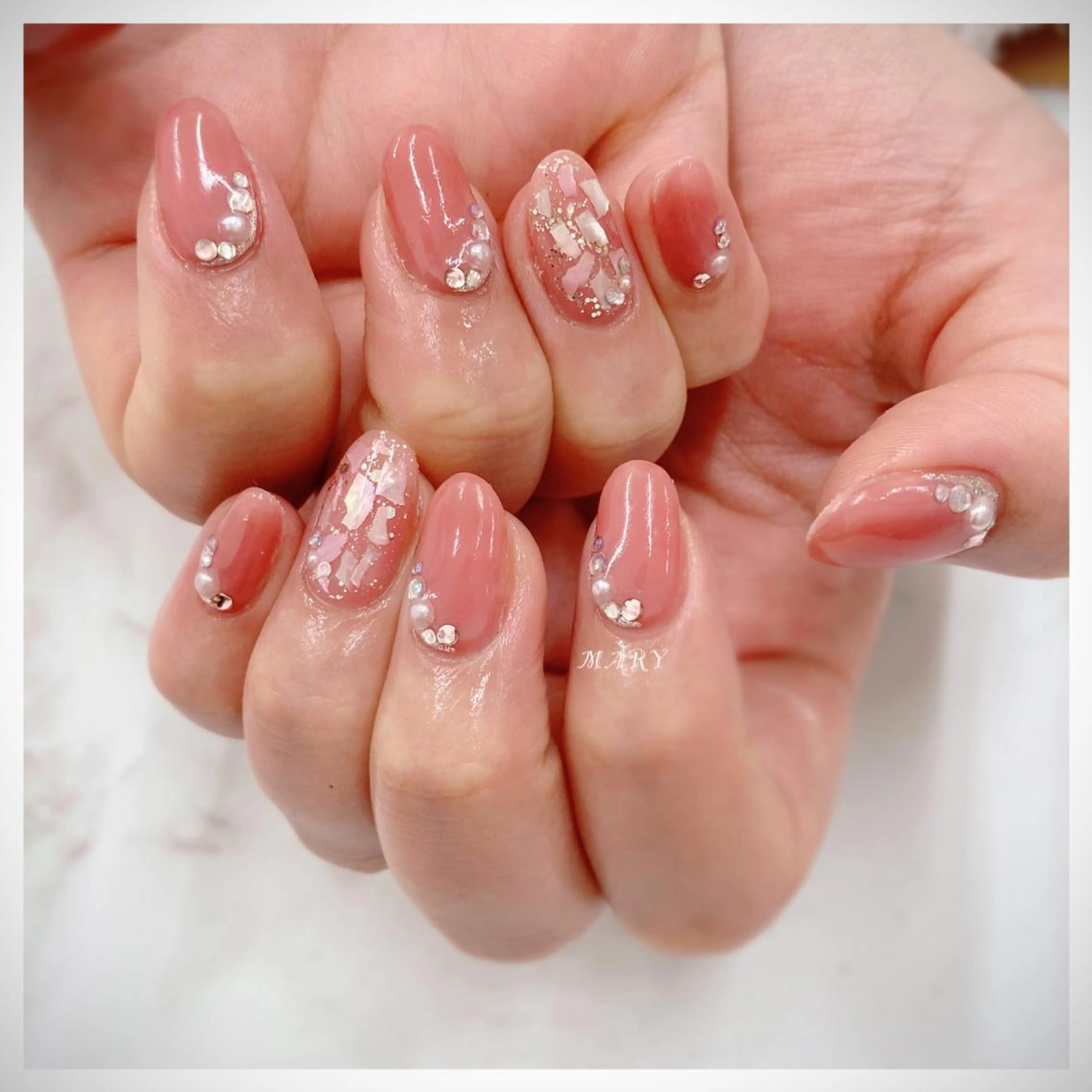 ネイル ラメ(グリッター) ニュアンスネイル ワンカラーネイル ピンク Mary nail所属・Mary nail .narumiのネイルデザイン