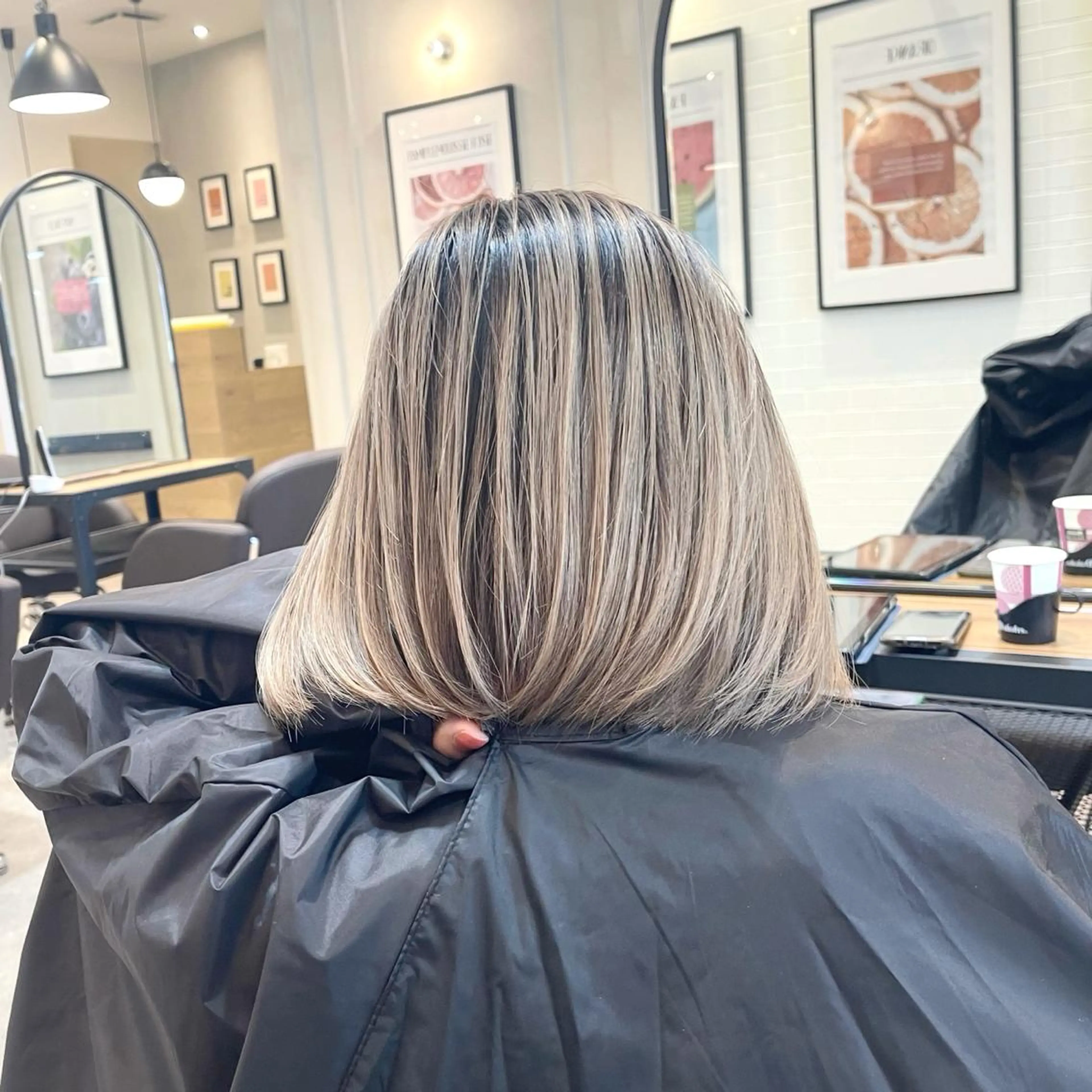 ショート カラー ヘアアレンジ バレイヤージュ デザインカラー ハイライトカラー 外国人風カラー ハイライト カット ヘアカラー トリートメント アンドウ ユウ/ レイヤーカット/韓国のヘアスタイル