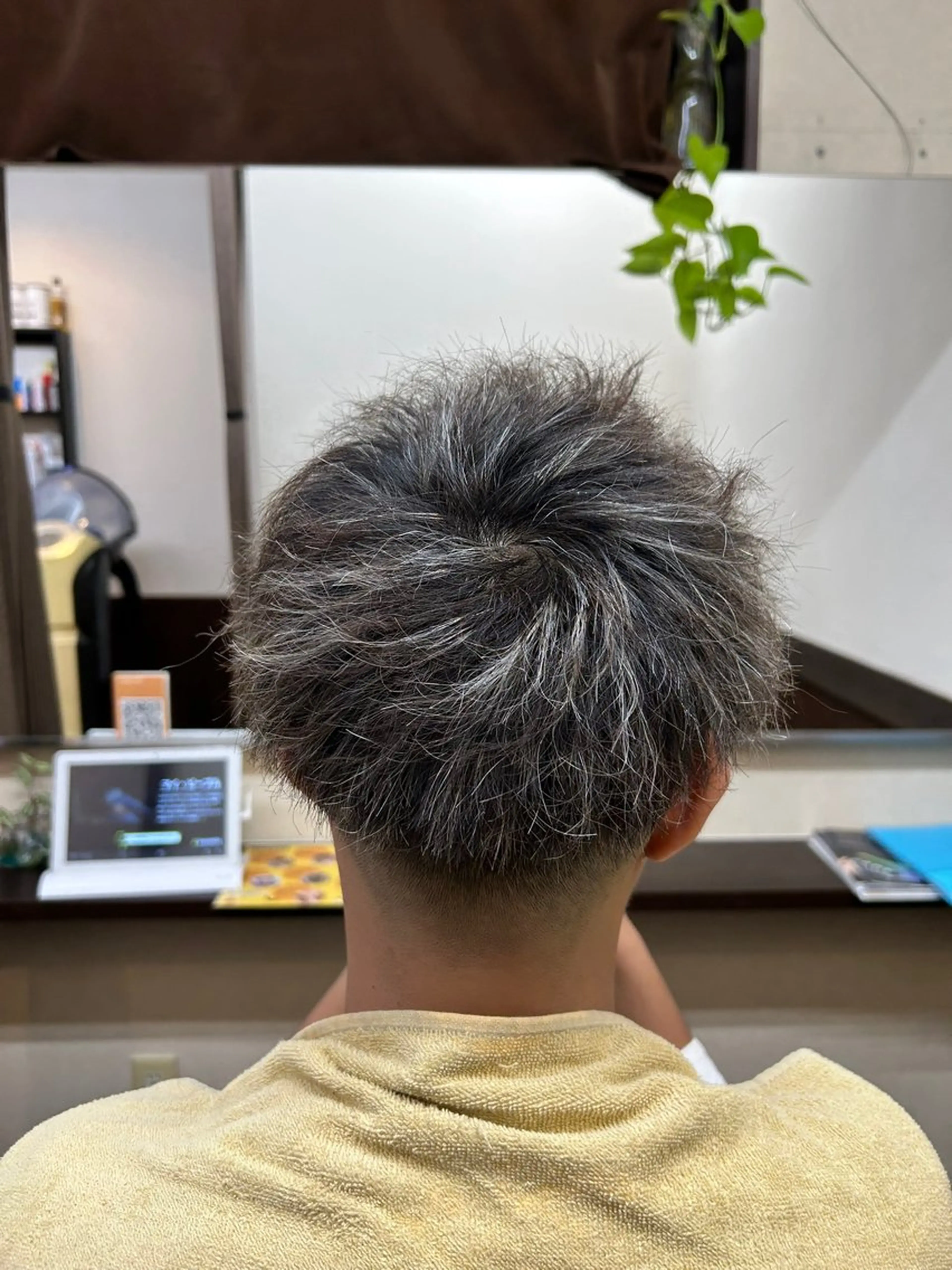 ショート メンズ メンズメッシュ メンズパーマ ヘアカラー 篠田 蒼のヘアスタイル