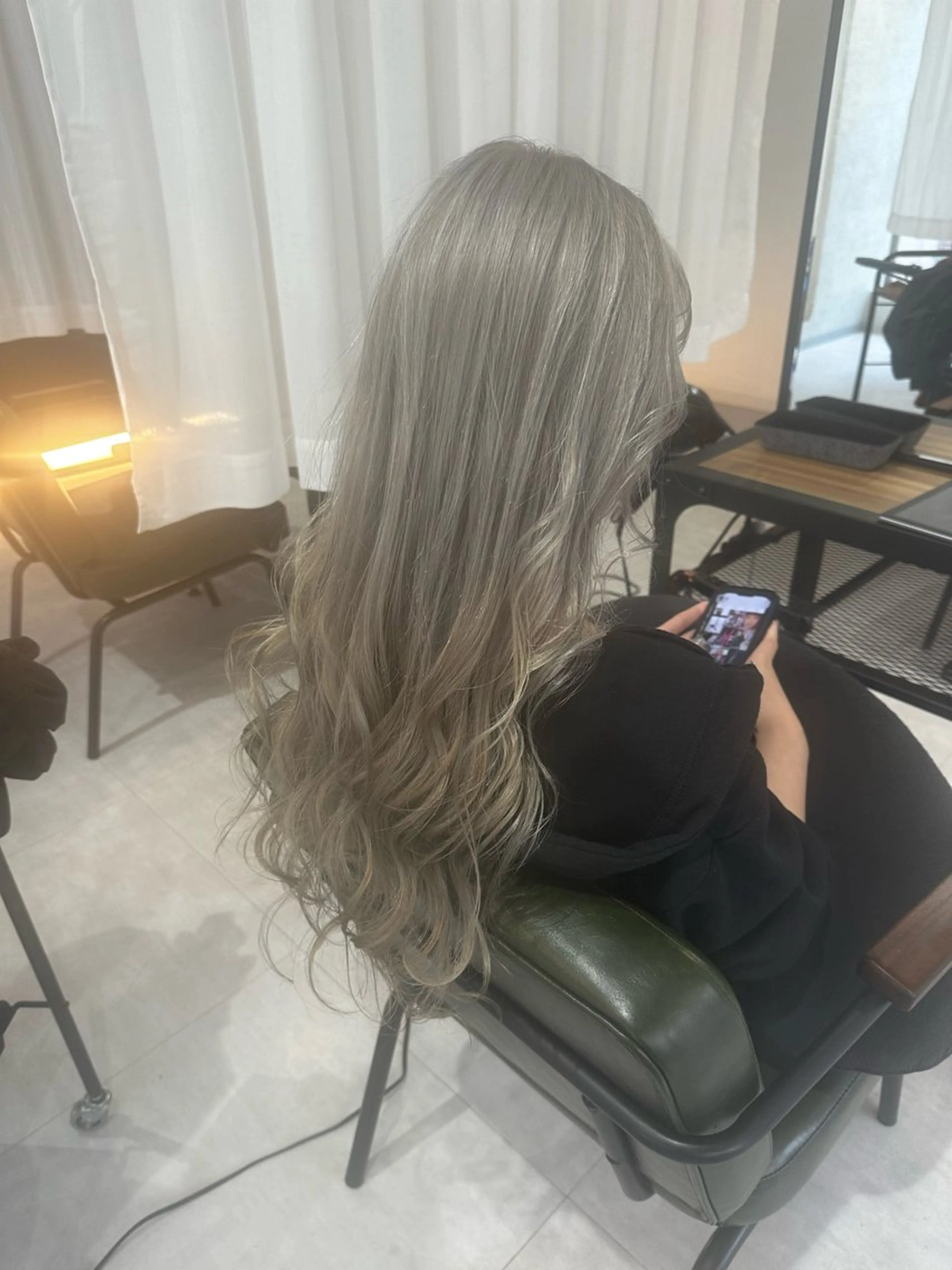ロング tlimby ENVY所属・ハイトーンカラー 特化/yuukiのヘアスタイル