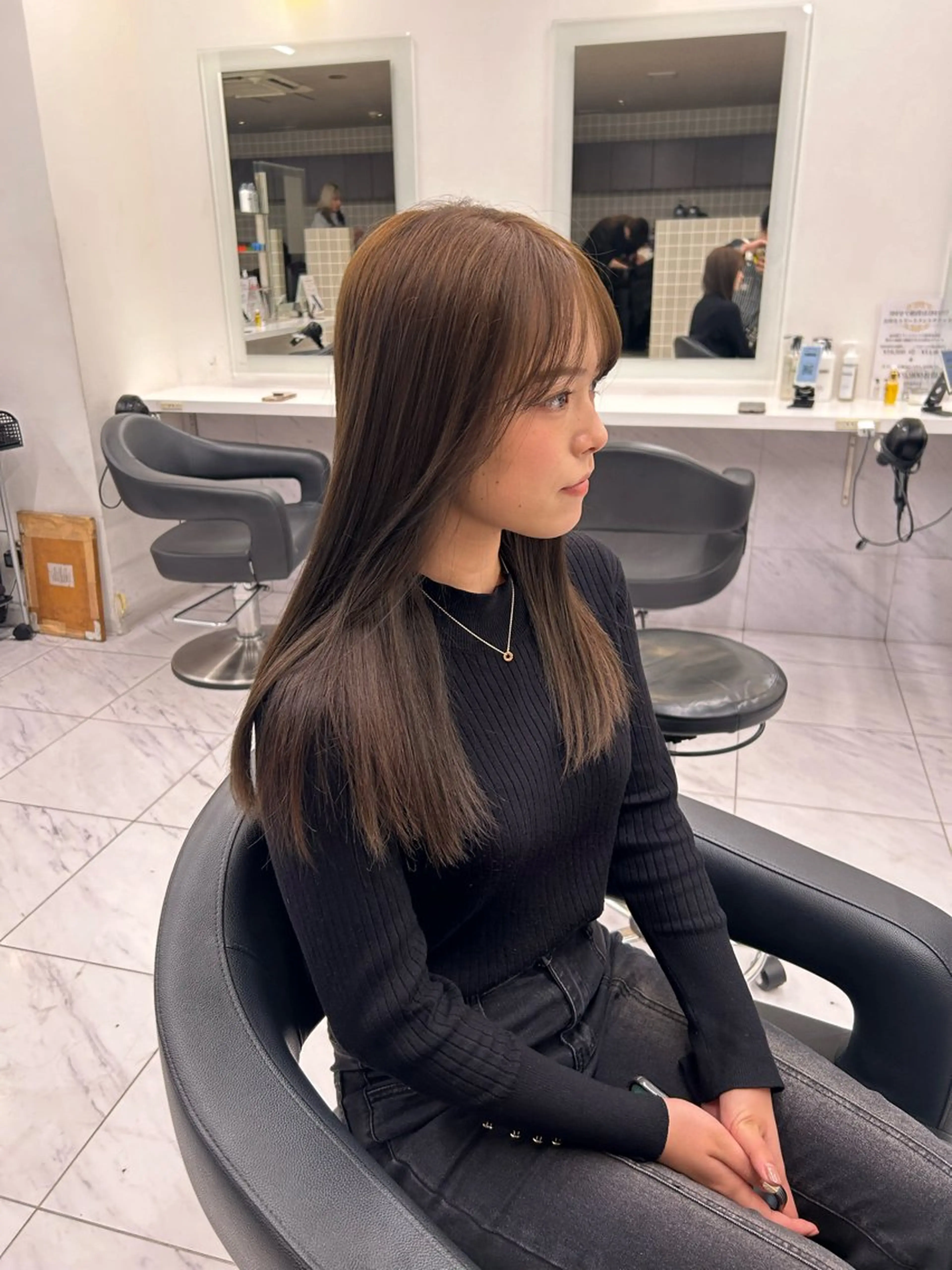 セミロング カラー 韓国ヘア暗髪 ダブルカラーメンズ可のヘアスタイル