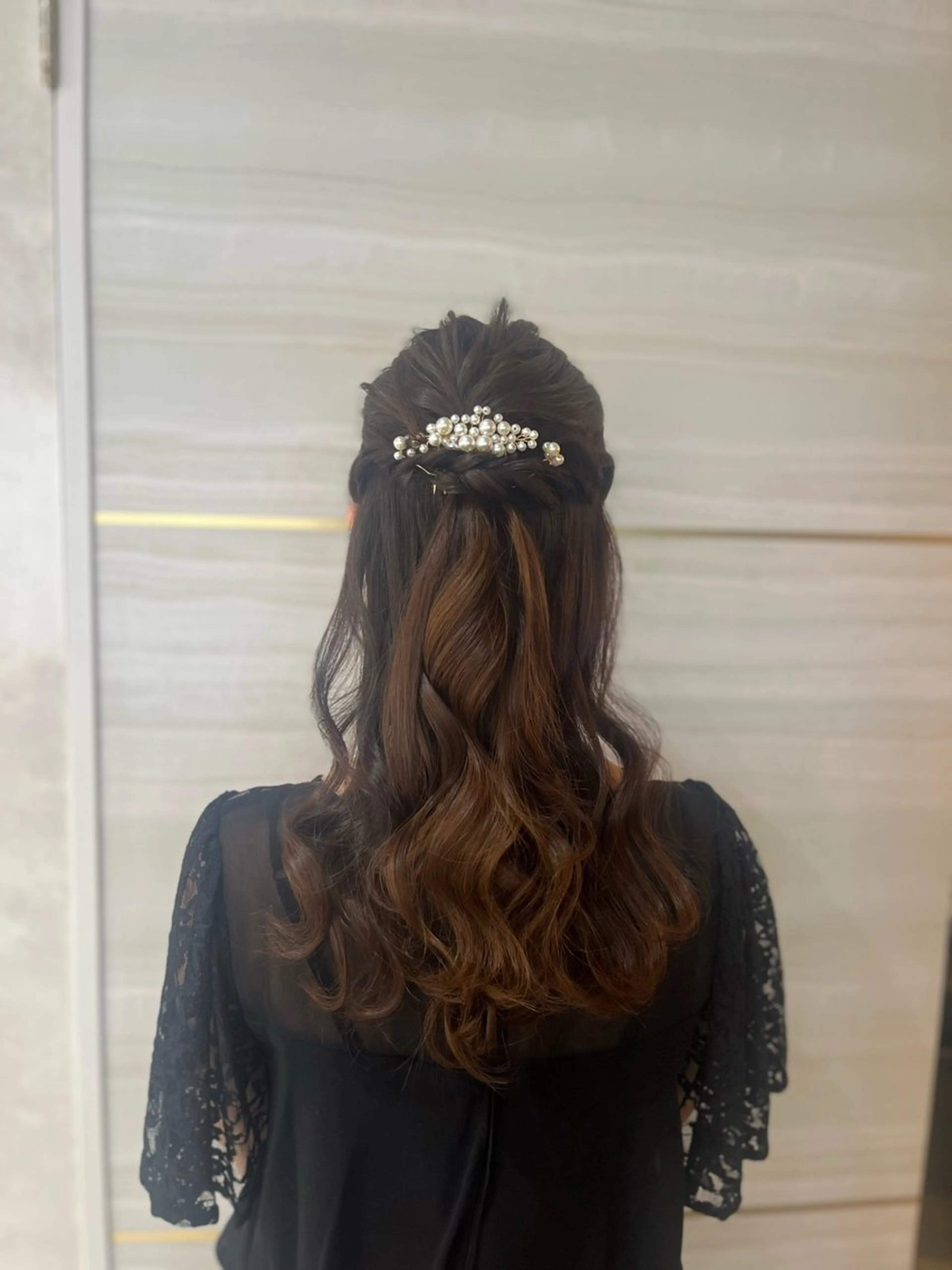 ロング カラー ヘアアレンジ ハーフアップ 結婚式・ブライダル ヘアセット 💙Ami💙 elubylovisのヘアスタイル