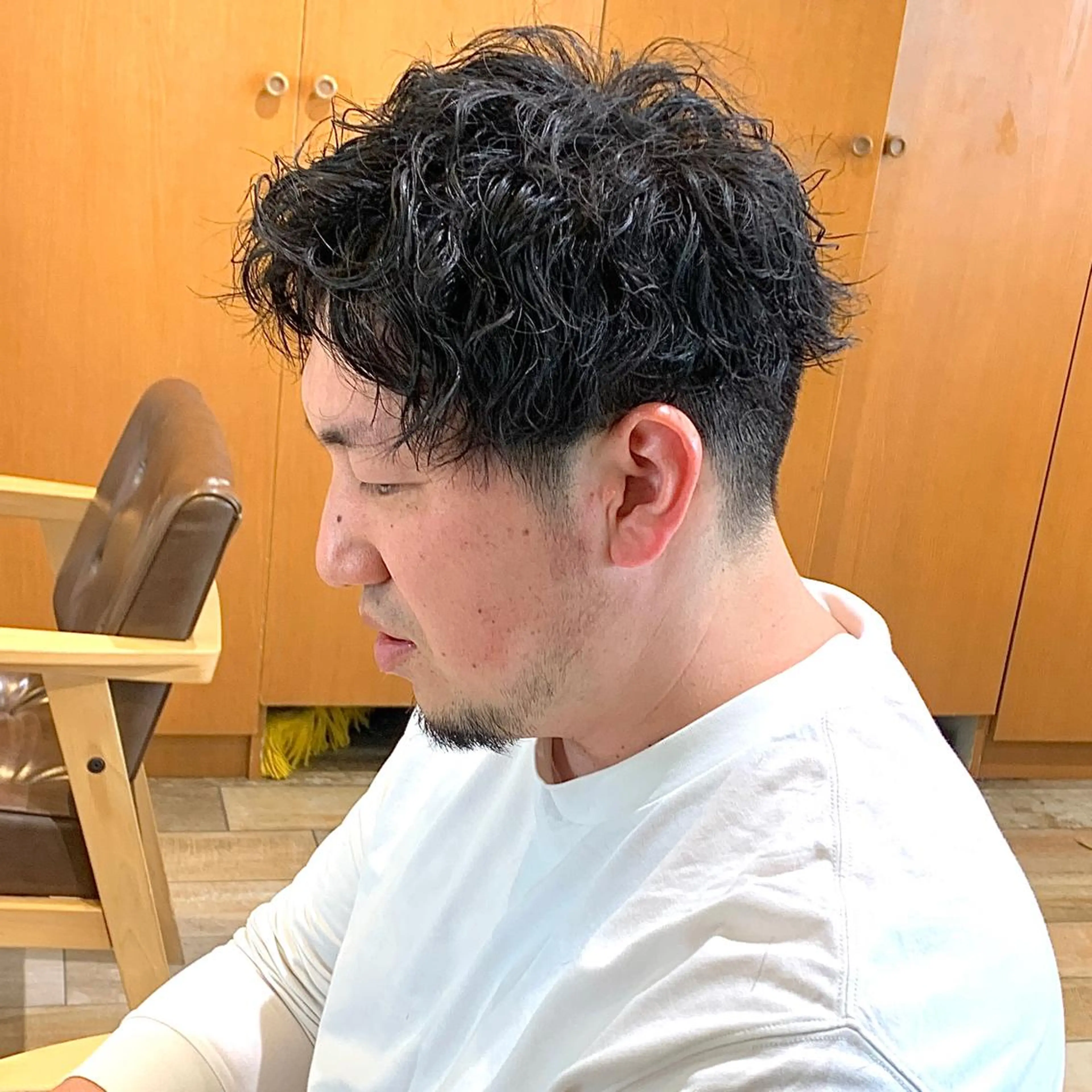 ショート パーマ メンズ カルマパーマ メンズ韓国風 メンズパーマ スペインカール 波巻きパーマ メンズパーマ/ メンズ縮毛矯正美容師のヘアスタイル