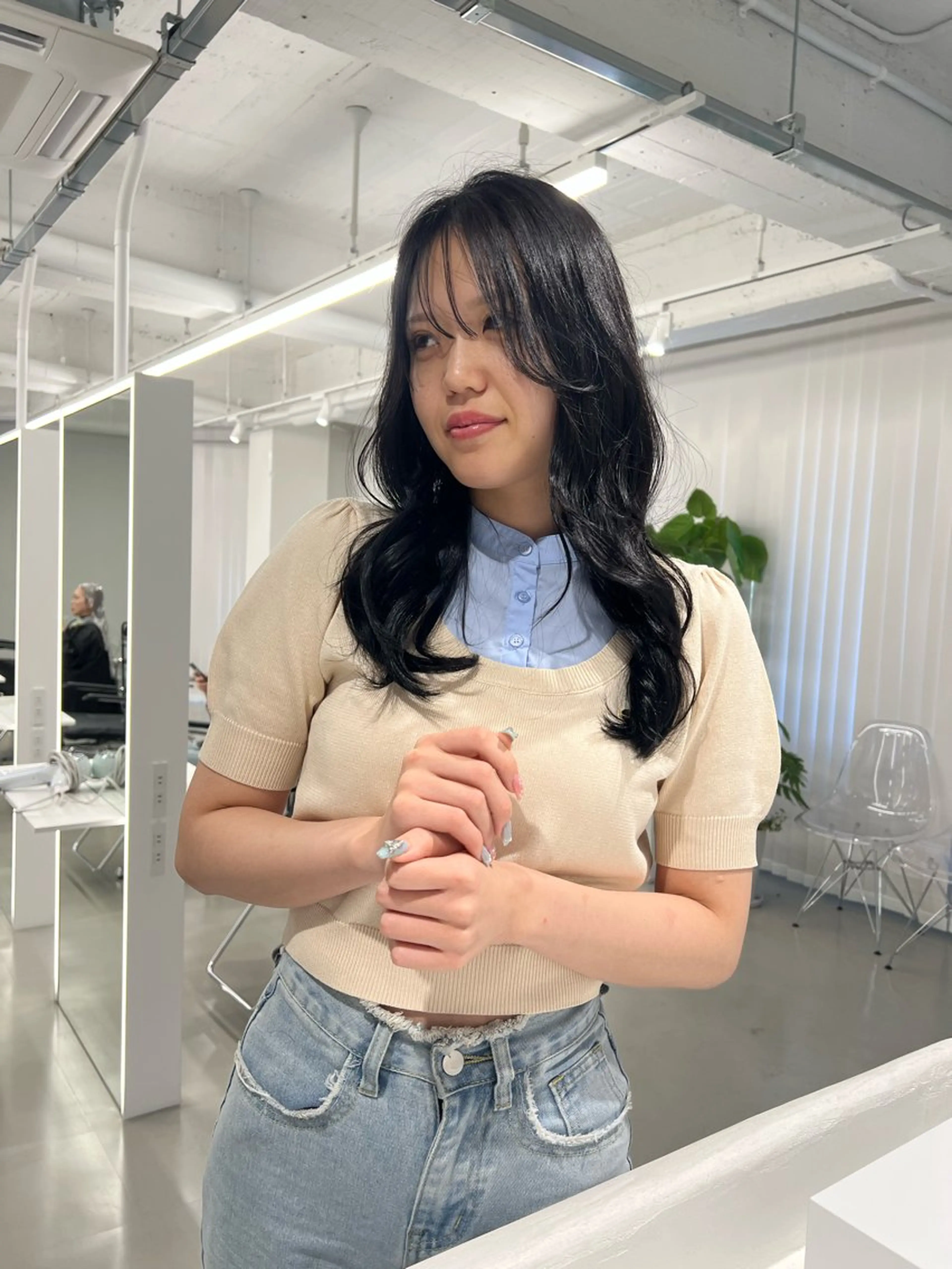 ミディアム レイヤーカット カット ヘアカラー VISION 巻幡野花のヘアスタイル