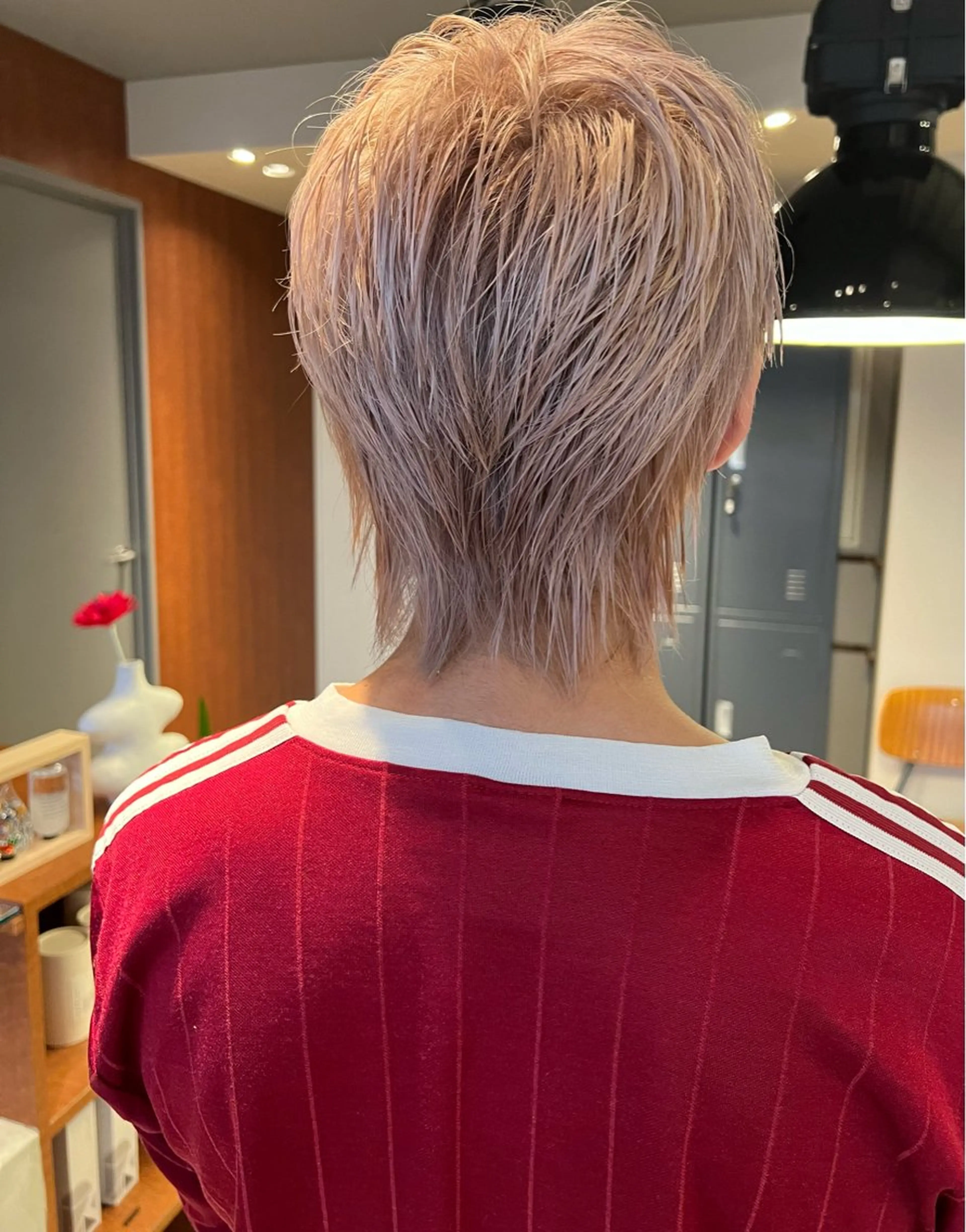 ショート カット ヘアカラー ミルクティーベージュ outaのヘアスタイル