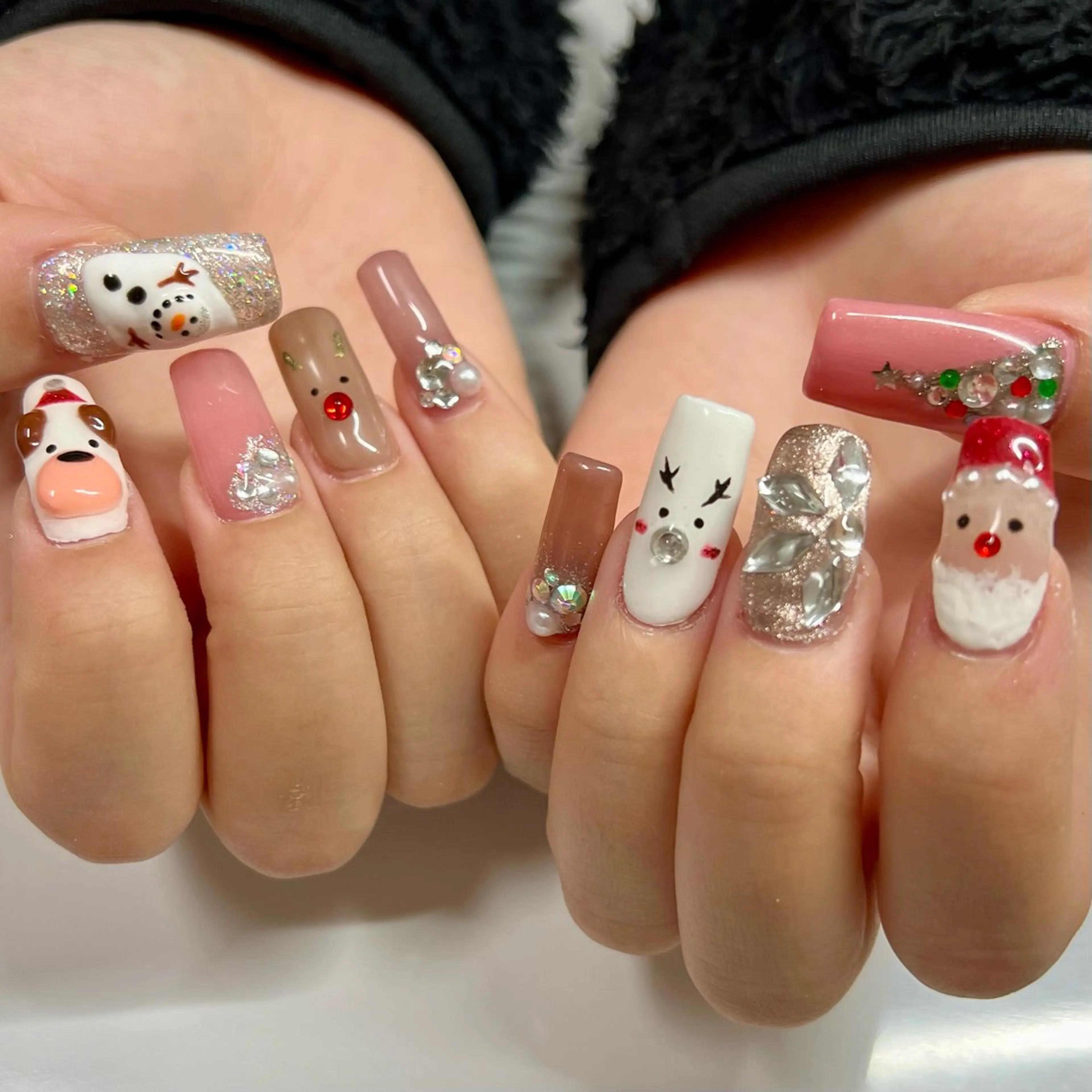 ネイル アートネイル 冬ネイル クリスマス ハンドネイル m.nail/ 🐄💛🧡❤️のネイルデザイン