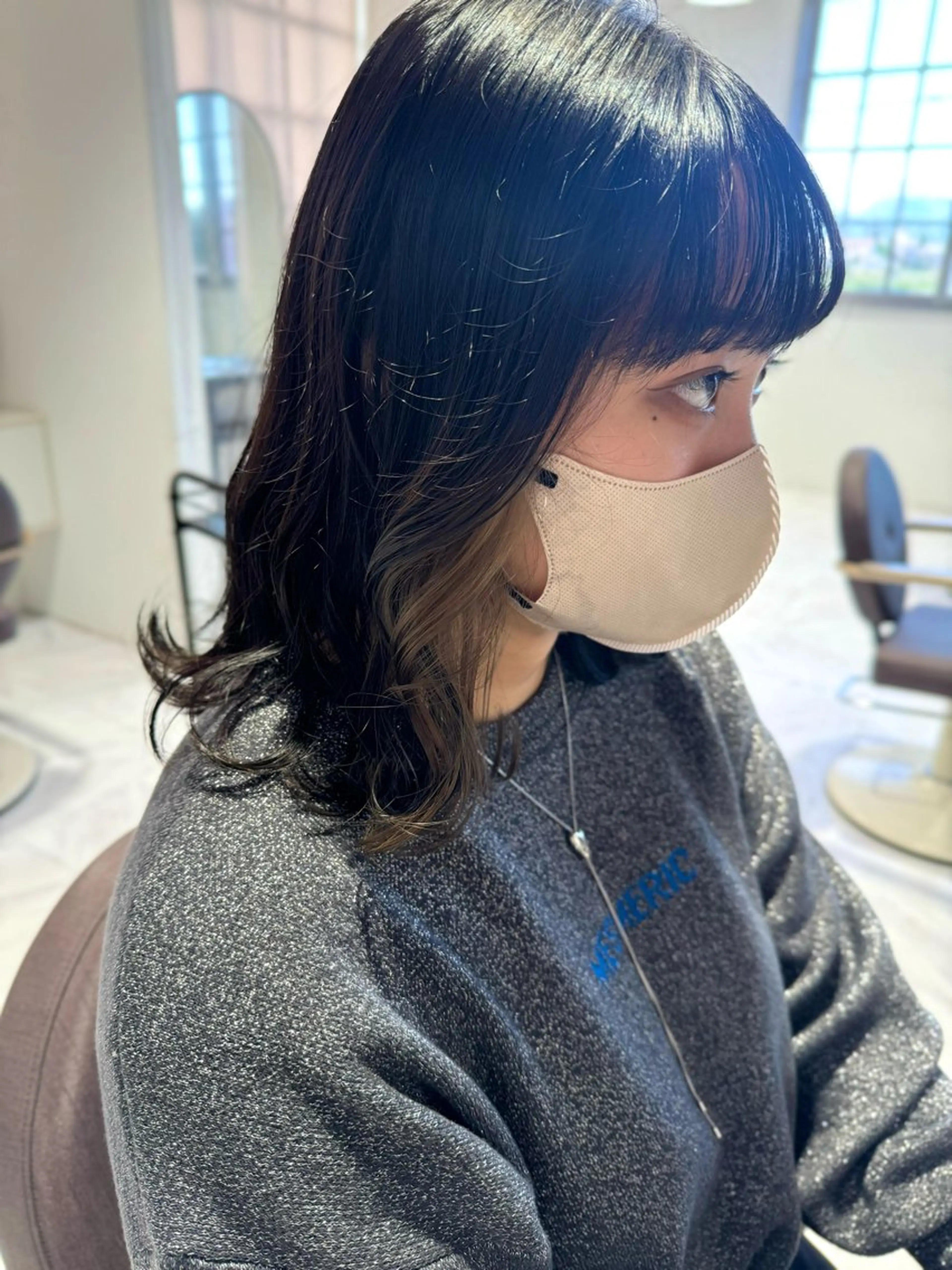 セミロング カラー 内田 衣海のヘアスタイル