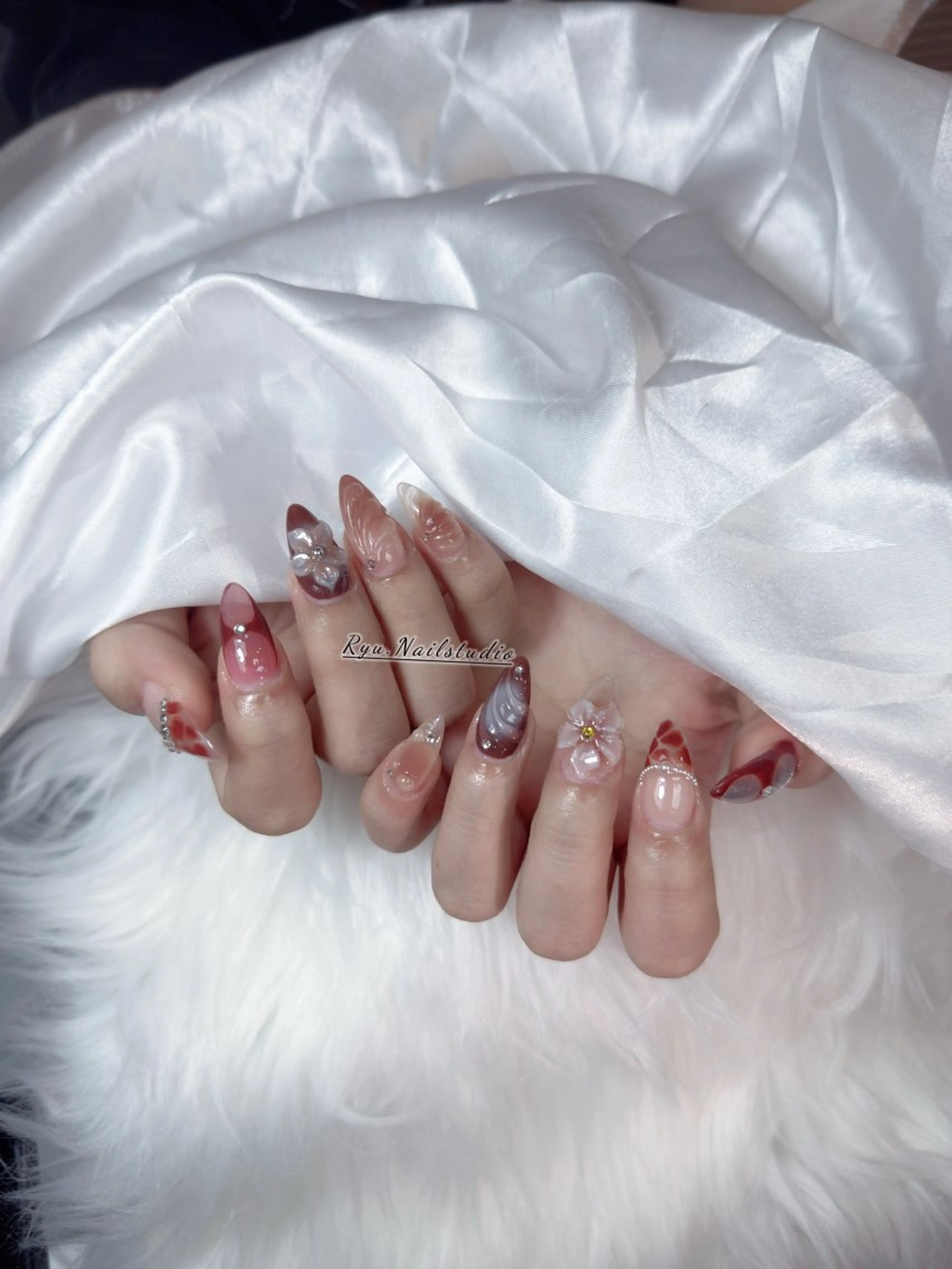 ネイル アートネイル フラワーネイル ジェルネイル キラキラネイル ミラーネイル ハンドネイル Ryu Nail Studio所属・Ryu Nailのネイルデザイン
