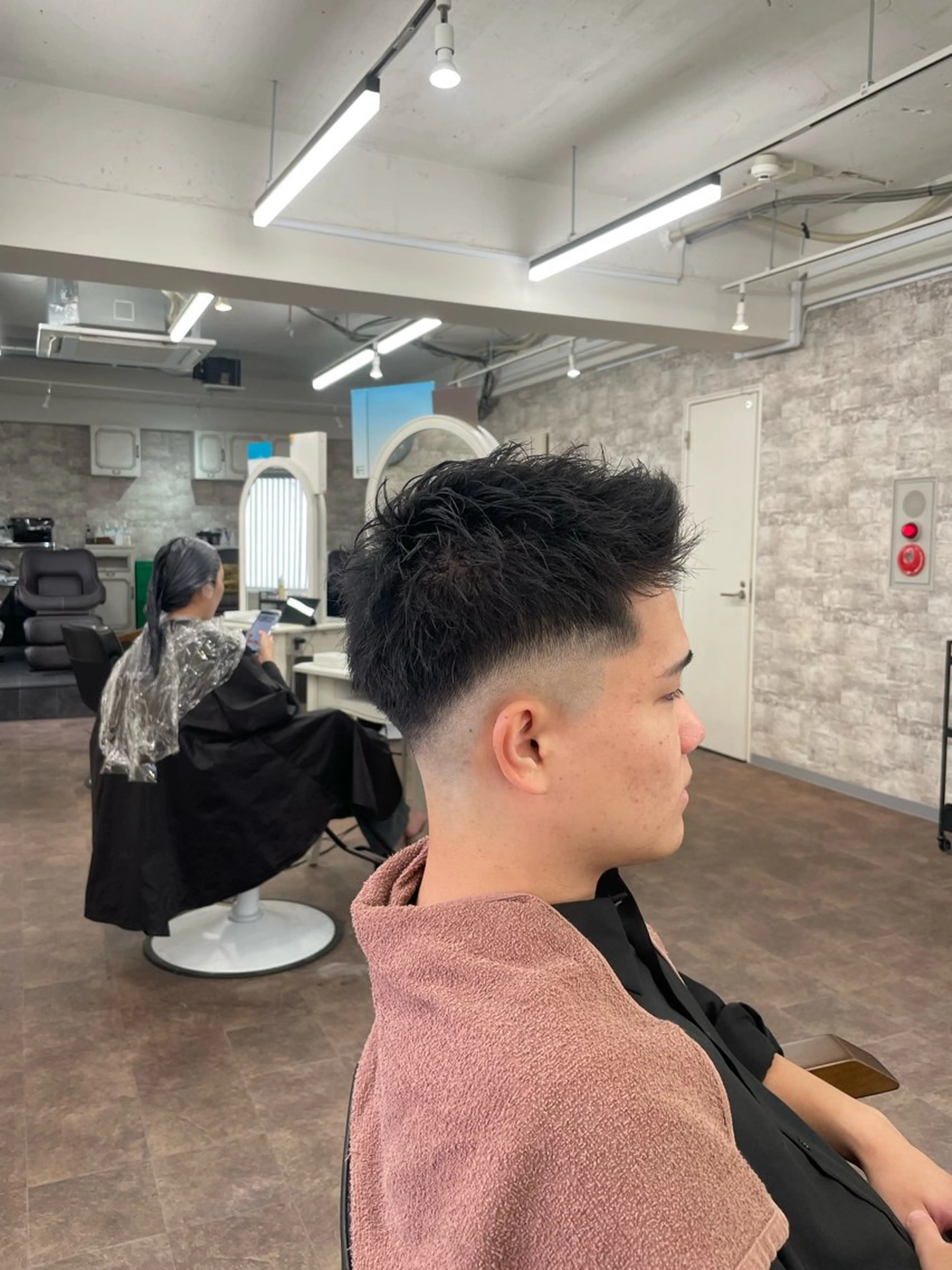 メンズ カット フェードパーマ 新倉幸之助のヘアスタイル