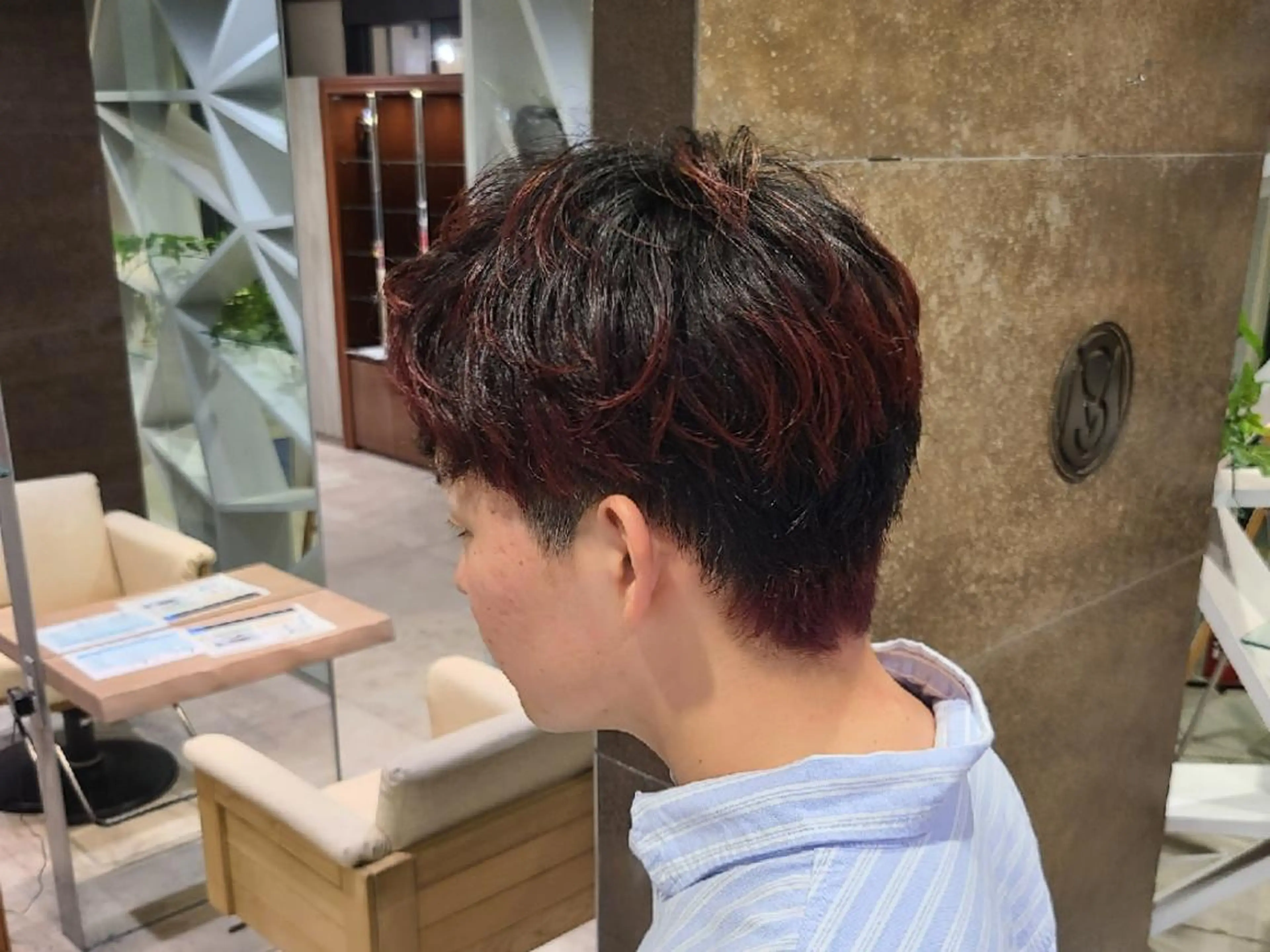 カラー デザインカラー 佐々木 美玖のヘアスタイル