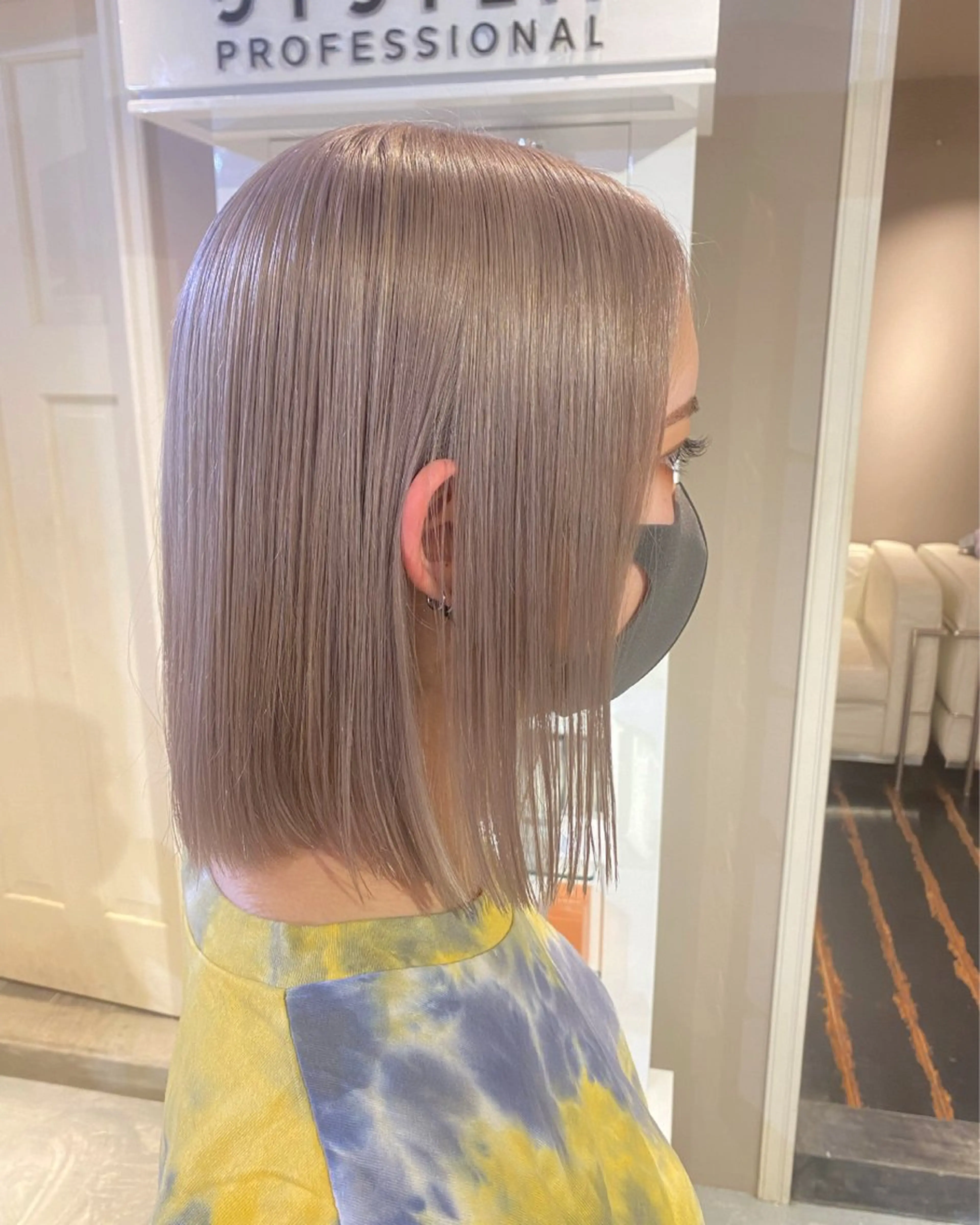 ショート カラー ベージュカラー ブリーチ ケアブリーチ ミルクティーベージュ レイヤーカット/韓国 艶カラー🪄REN.のヘアスタイル