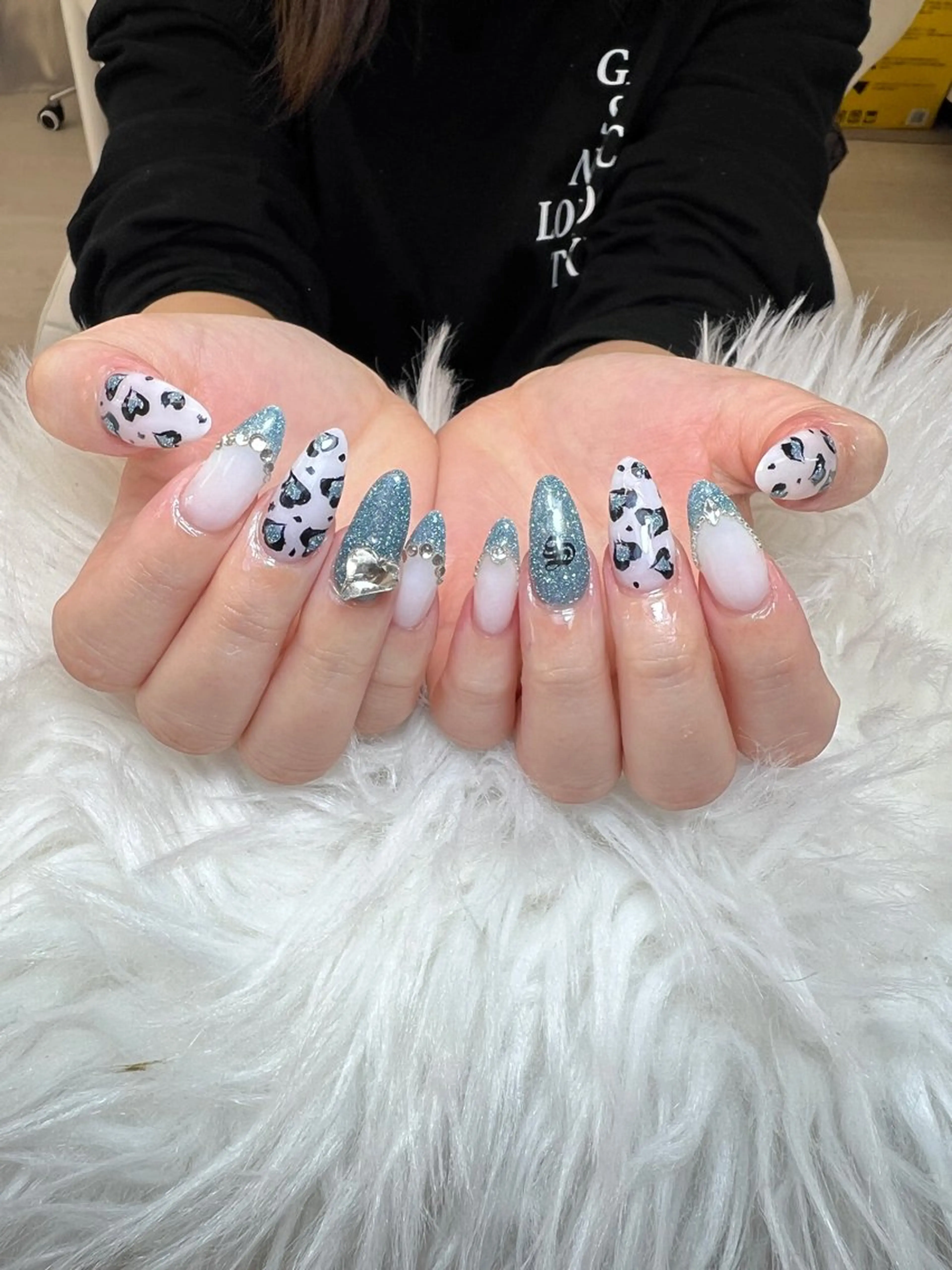 ネイル アートネイル オーロラネイル チークネイル 長さ出し フットネイル ハンドネイル フットネイル ハンドケア Noiranail_ studioのネイルデザイン