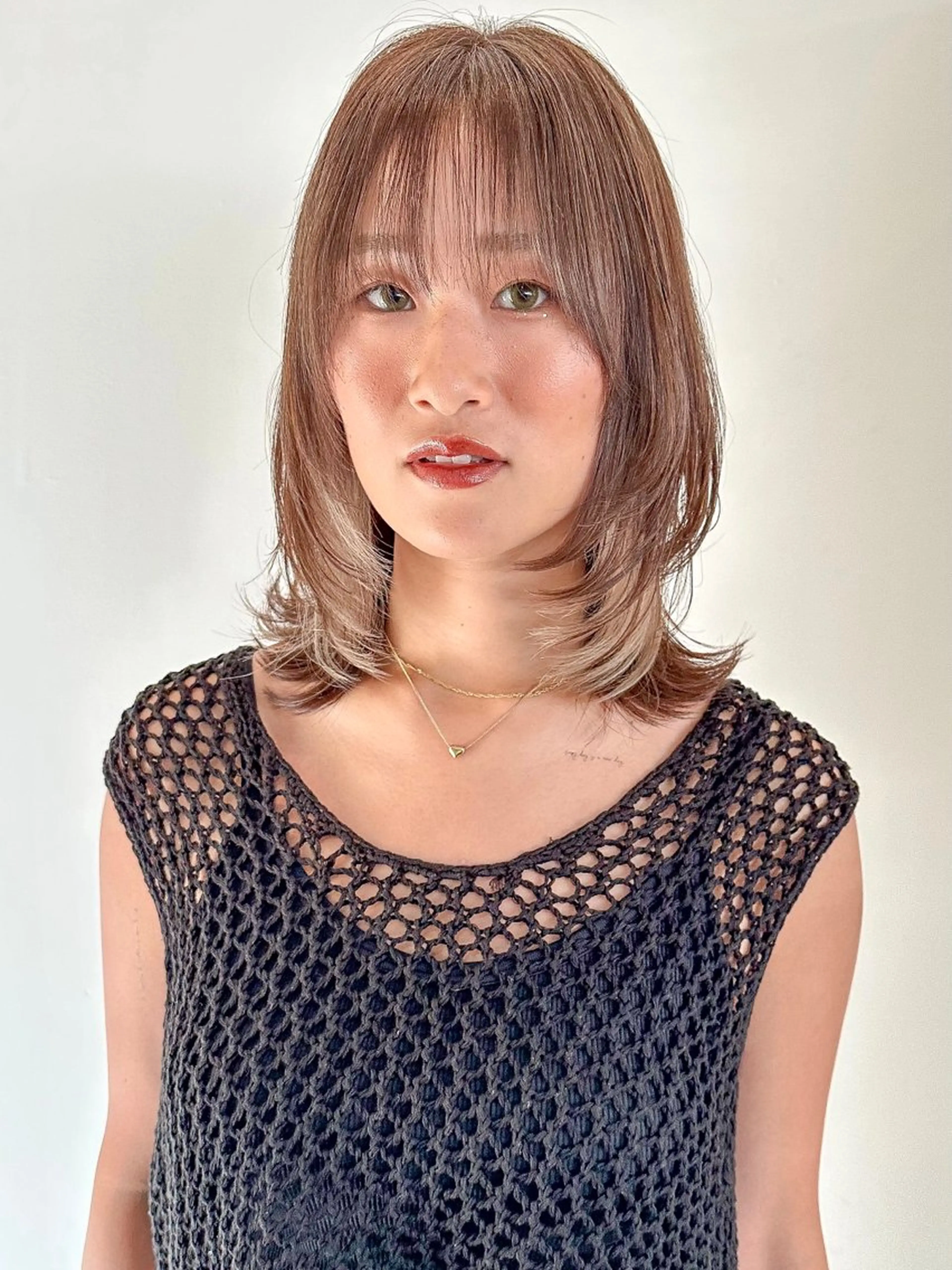 ミディアム カラー ヘアアレンジ ショートボブ ブリーチ インナーカラー ブリーチなしカラー ボブ SAKURA表参道所属・切りっぱなしボブ/ デザインカラー店長のヘアスタイル