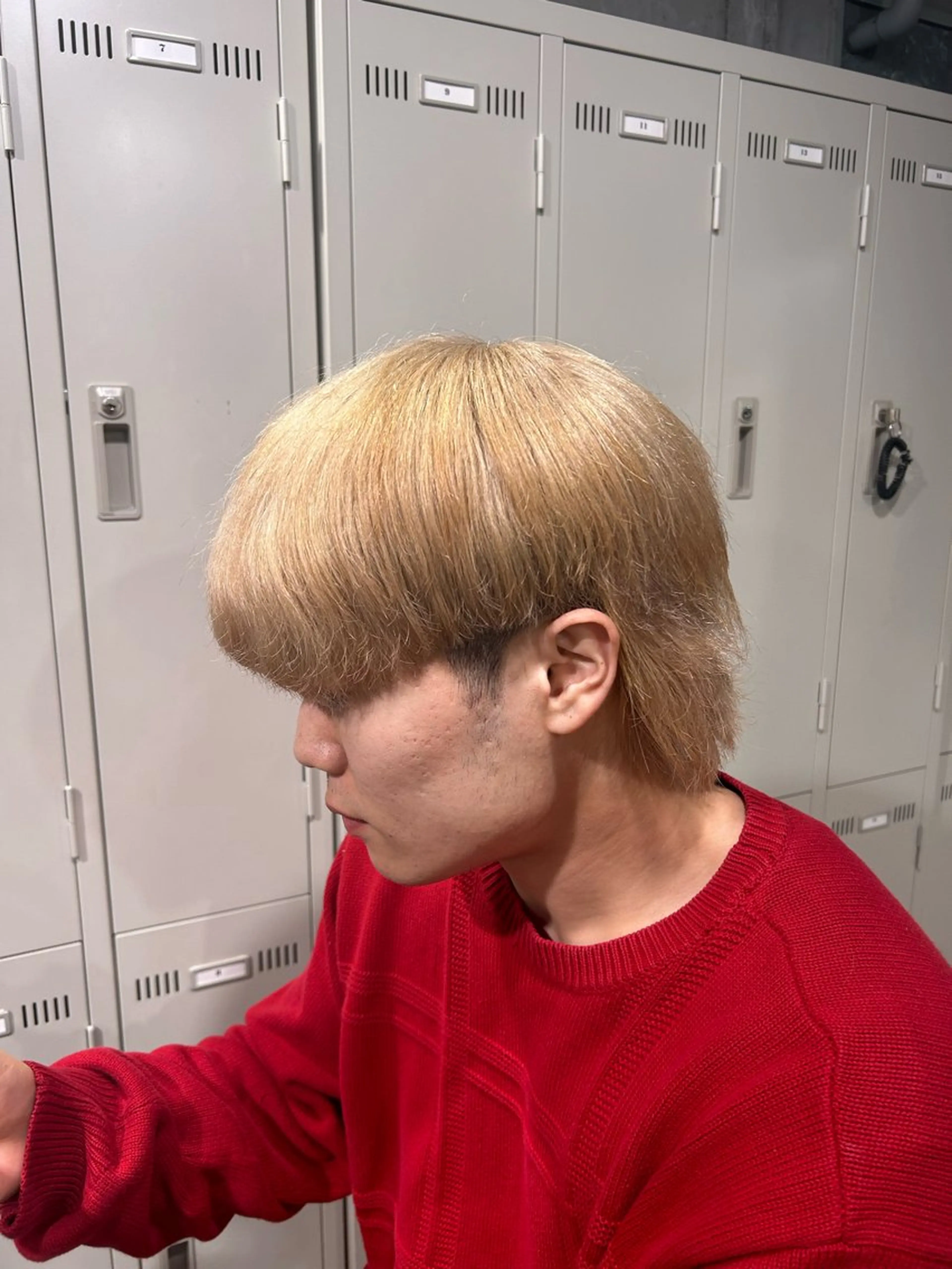 メンズ メンズバレイヤージュ メンズブリーチ センターパート メンズハイライト メンズハイトーン カット ヘアカラー パーマ ヘッドスパ ヘアセット メンズ特化美容師 💠チナツのヘアスタイル