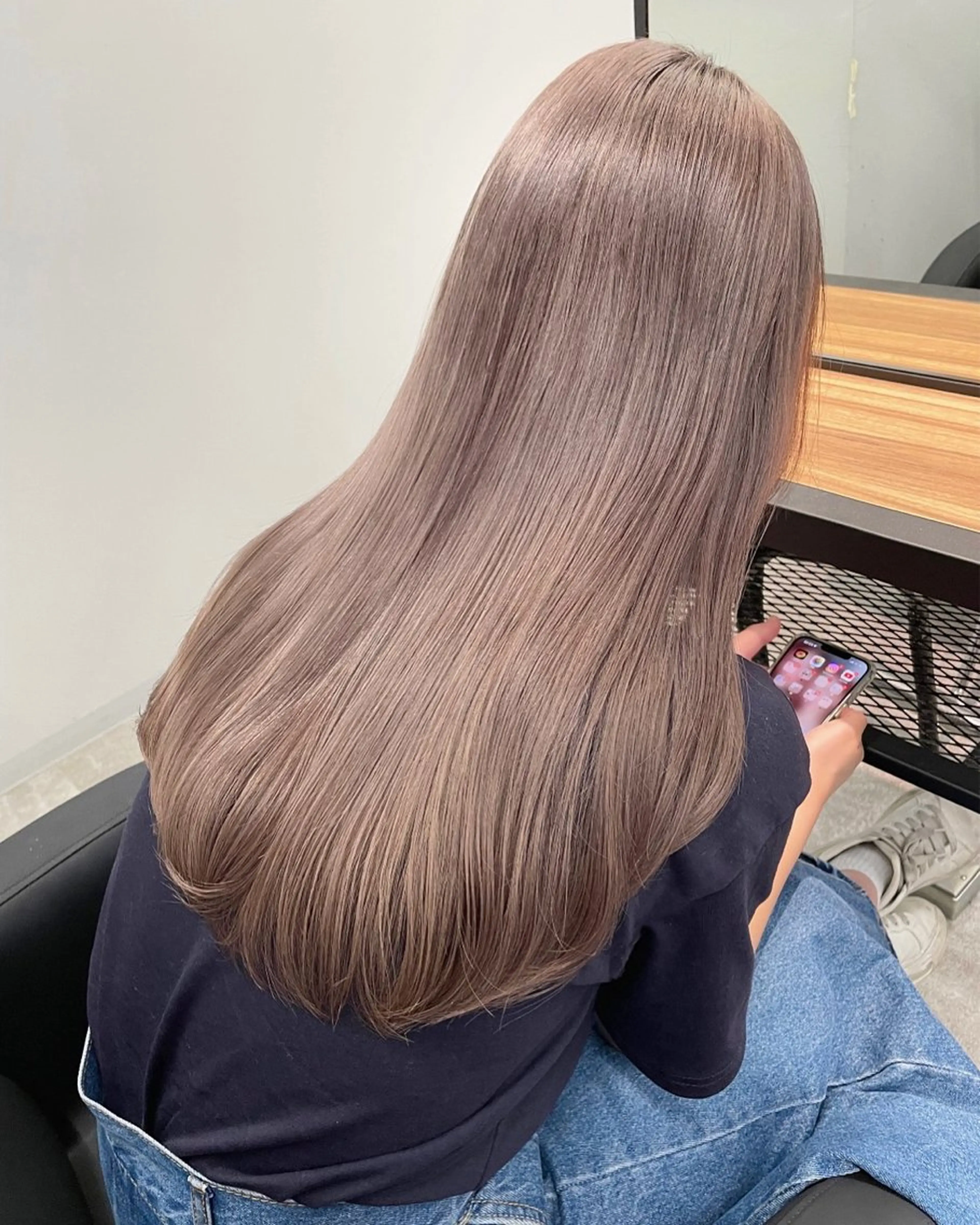 ロング カラー ベージュカラー 透明感カラー ミルクティーベージュ ヘアカラー トリートメント 心斎橋/ブリーチ minamiのヘアスタイル