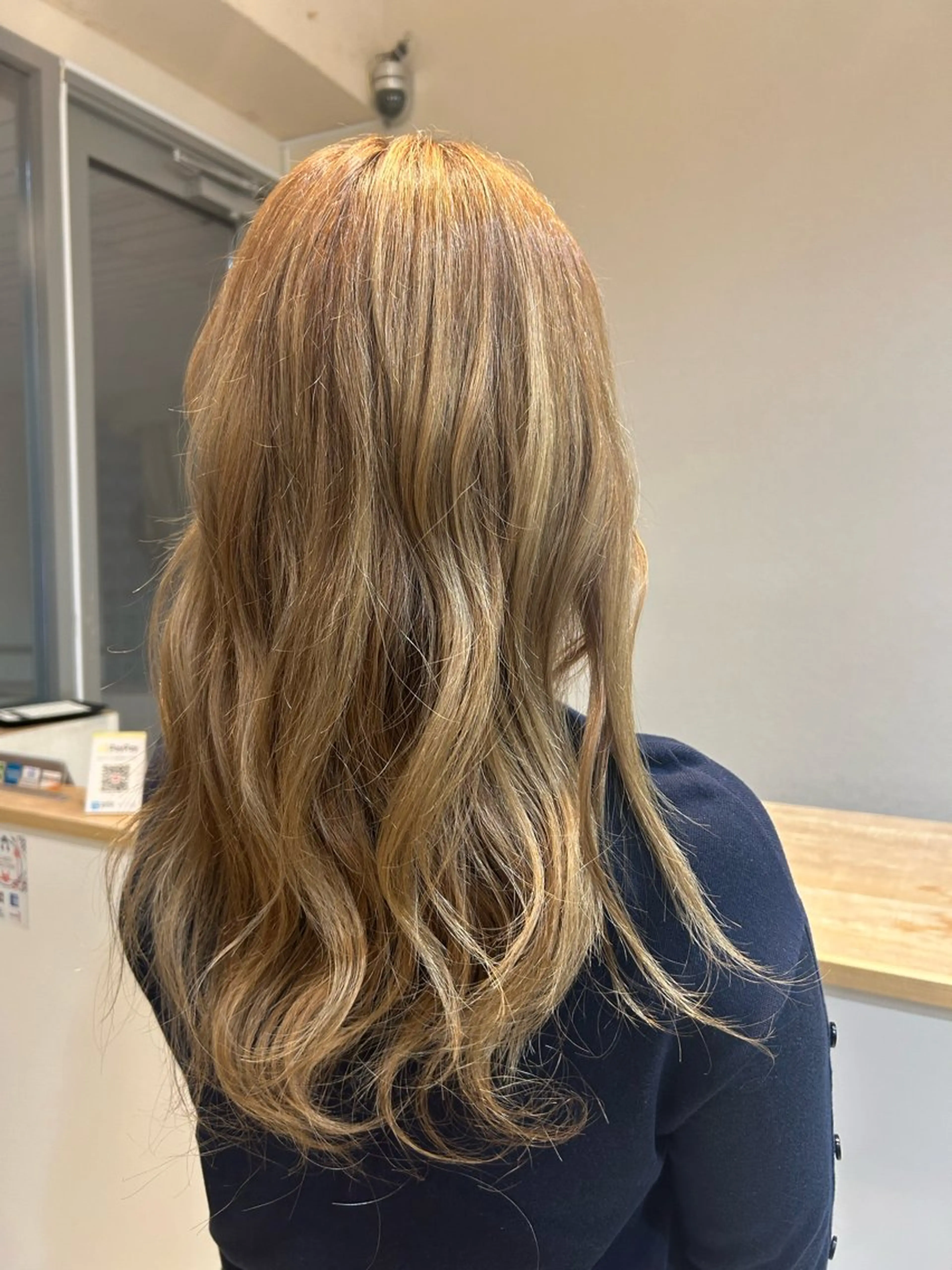 ロング カラー ベージュカラー ハイライトカラー ハイライト ウジイエ ミユウのヘアスタイル