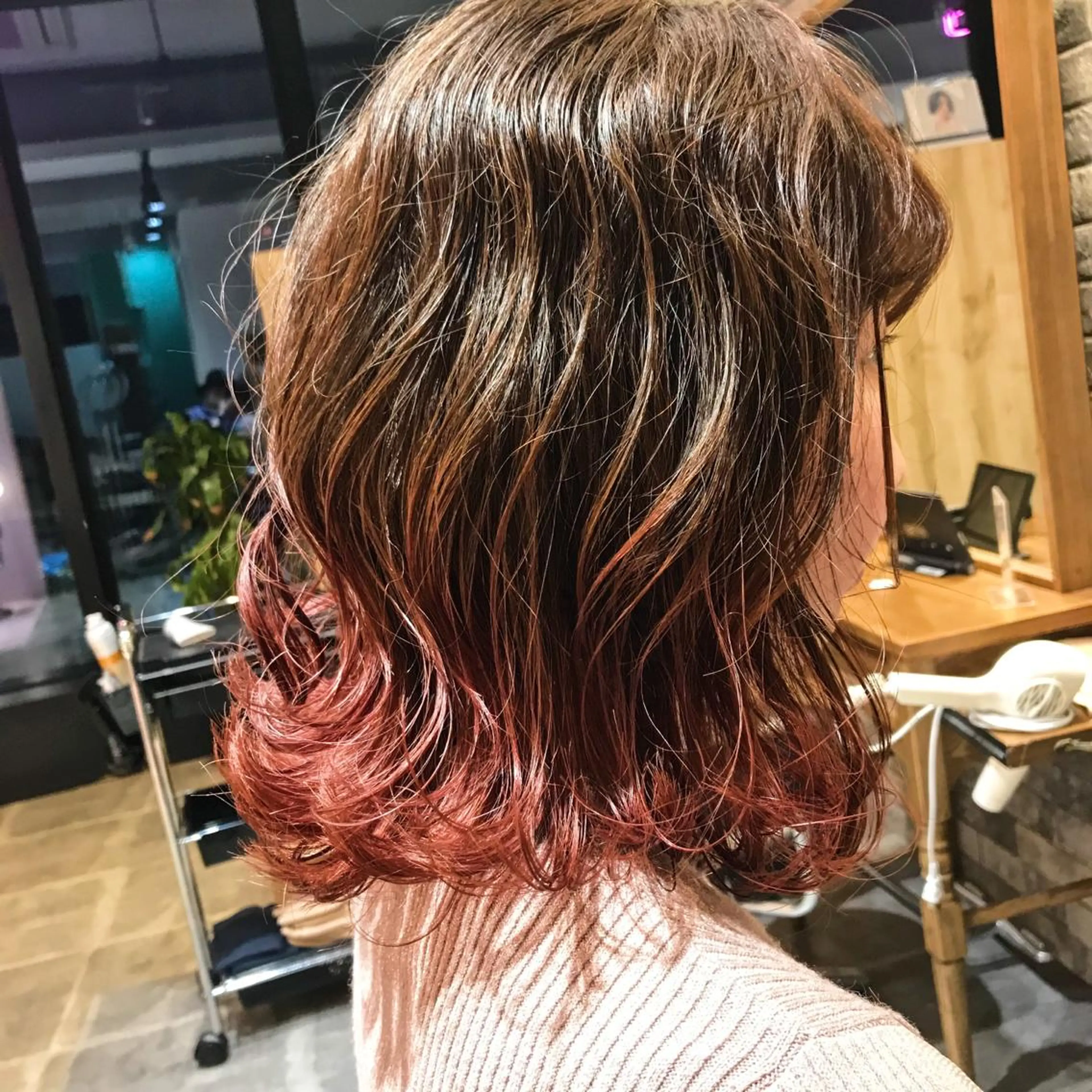 ミディアム 所渉/韓国レイヤー /ウルフカットのヘアスタイル