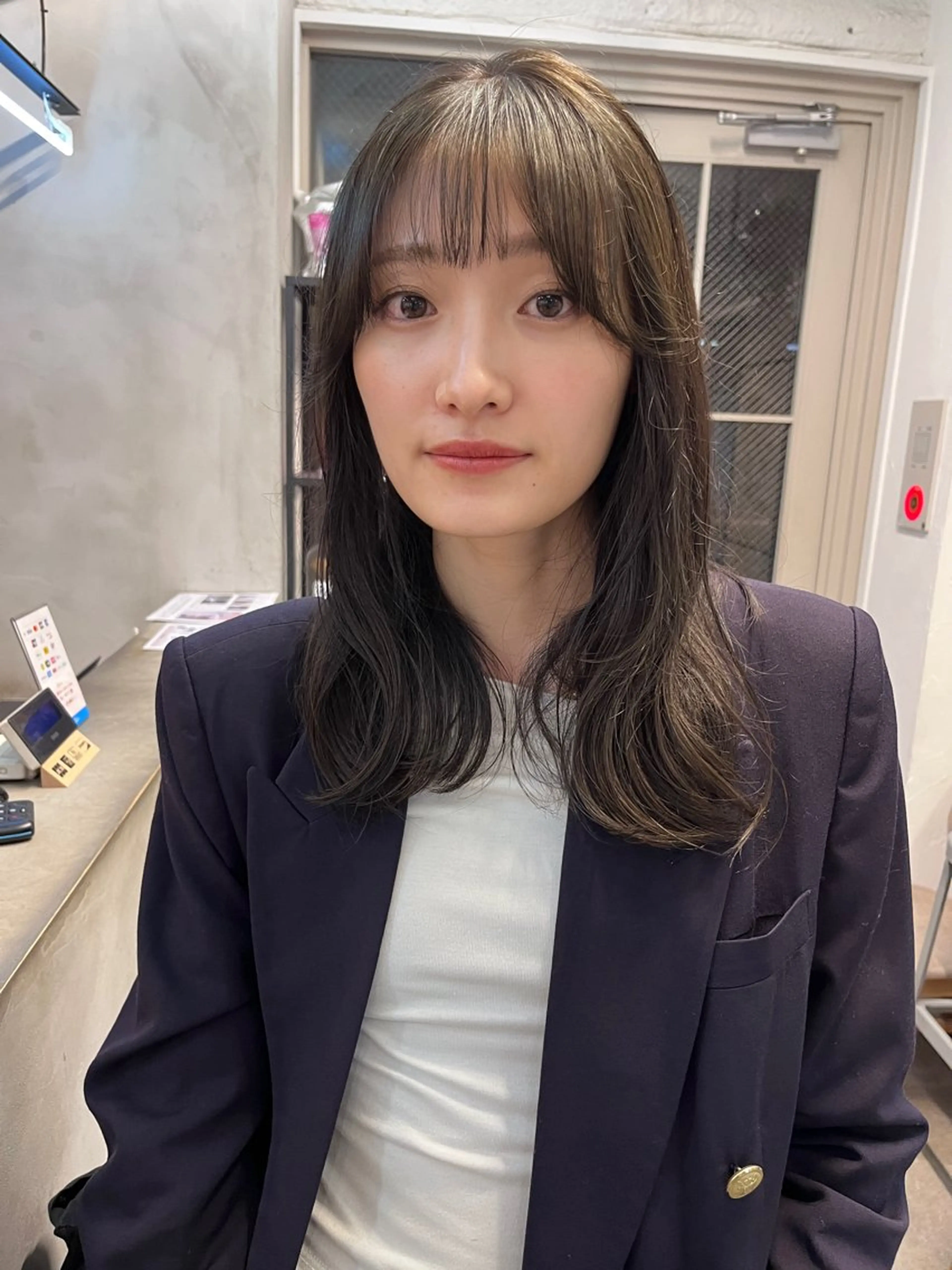 セミロング カラー カット ヘアカラー トリートメント スッと馴染むヘア /ヨシダトモキのヘアスタイル