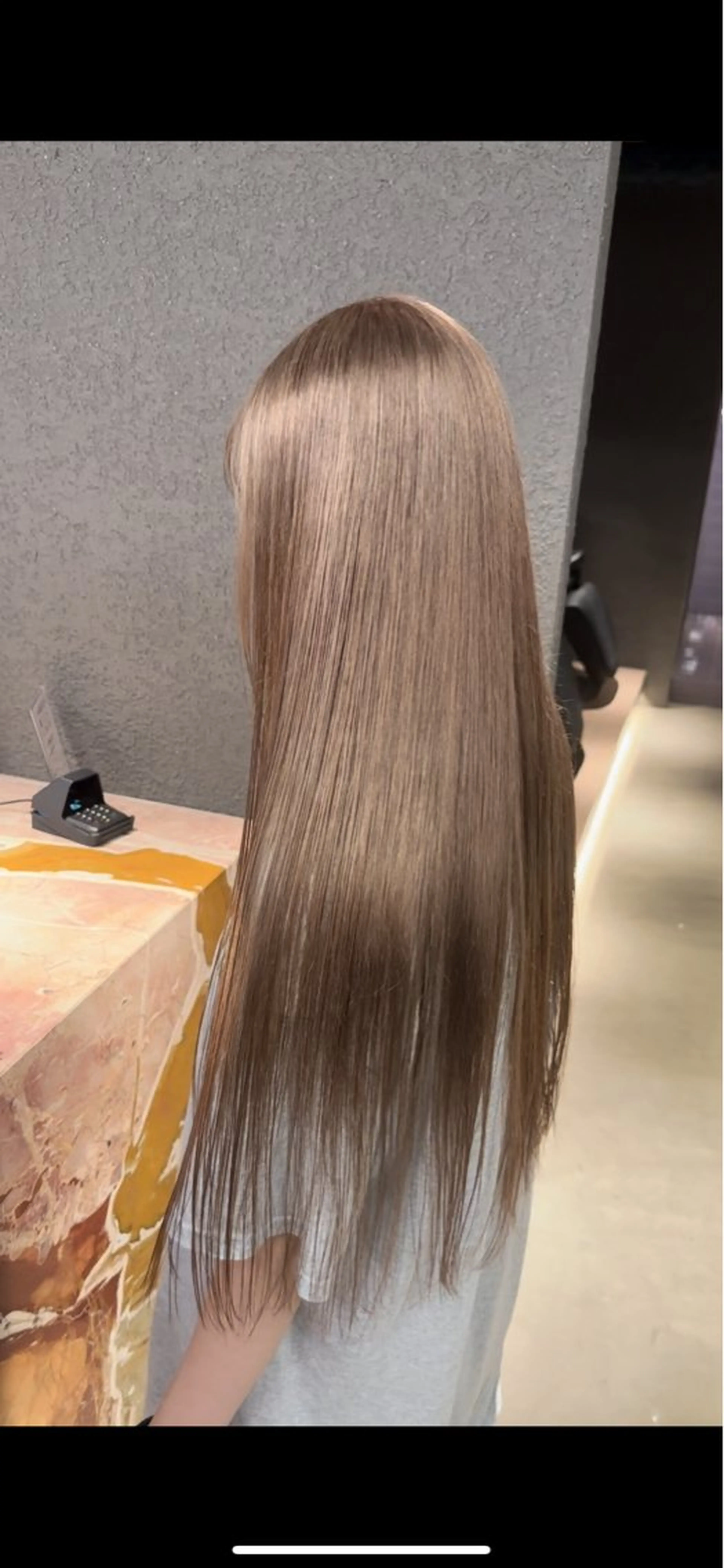 ロング レイヤーカット トリートメント SALOWIN栄三丁目店所属・ハイトーン/ 縮毛矯正のヘアスタイル