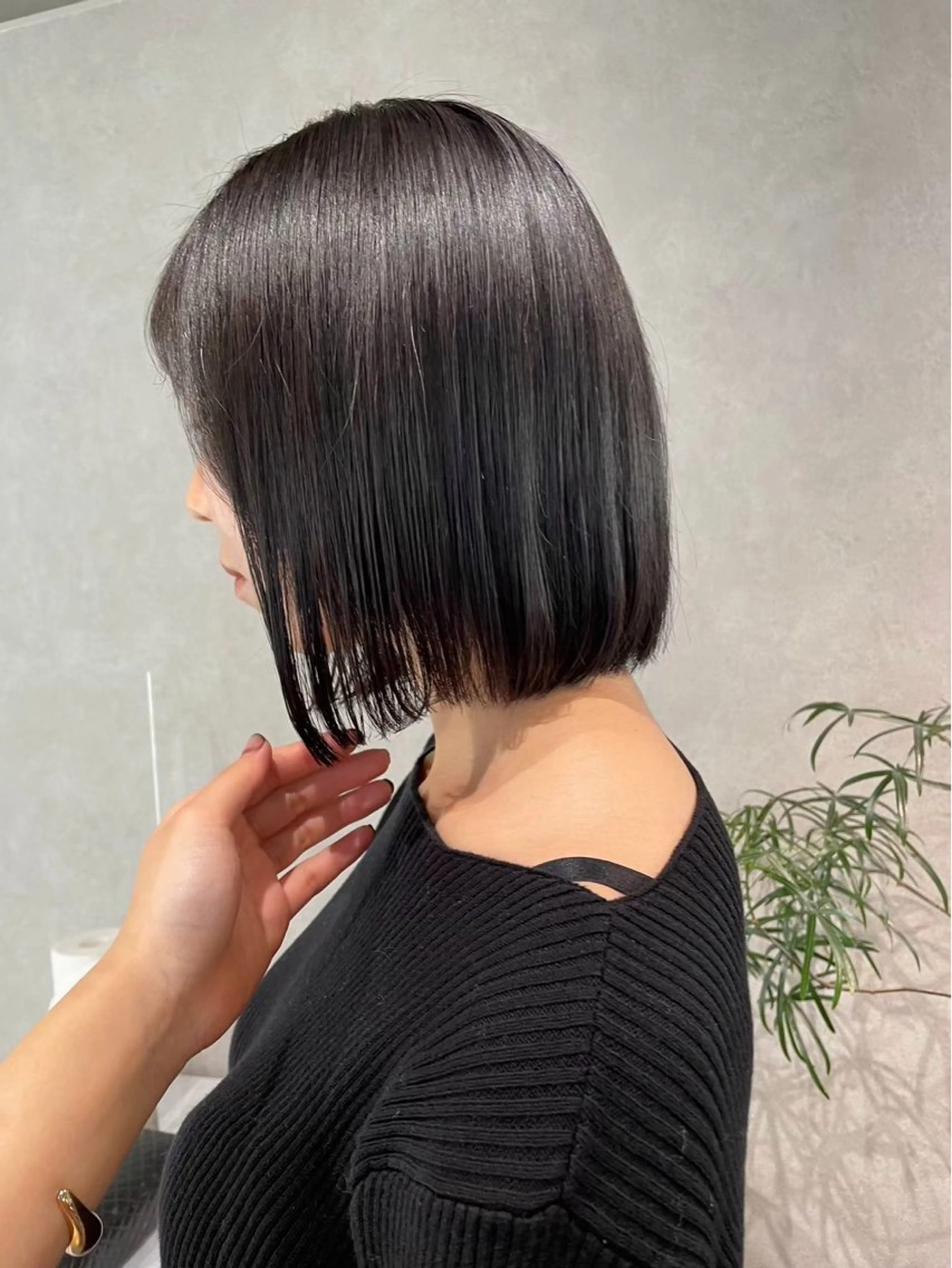 ミディアム カラー ヘアアレンジ 切りっぱなしボブ ブリーチ ダブルカラー イヤリングカラー ハイライトカラー 🩵 iona 🩵のヘアスタイル